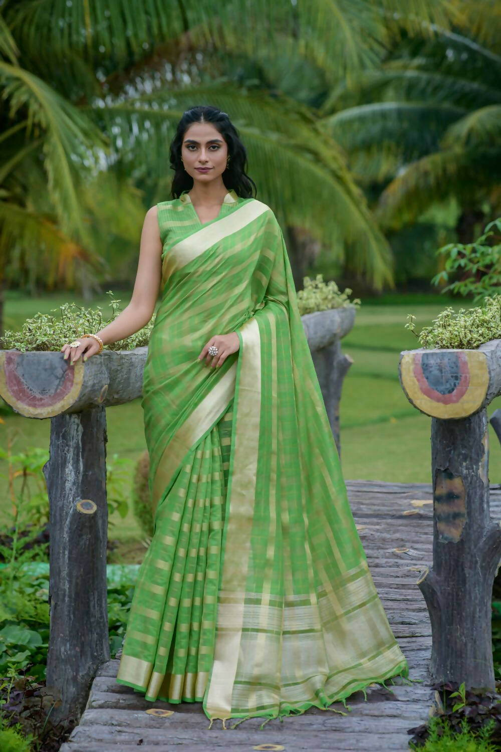Vishnu Weaves Women's Green Organza Silk Zari Woven Saree with Blouse - Swadesiicart