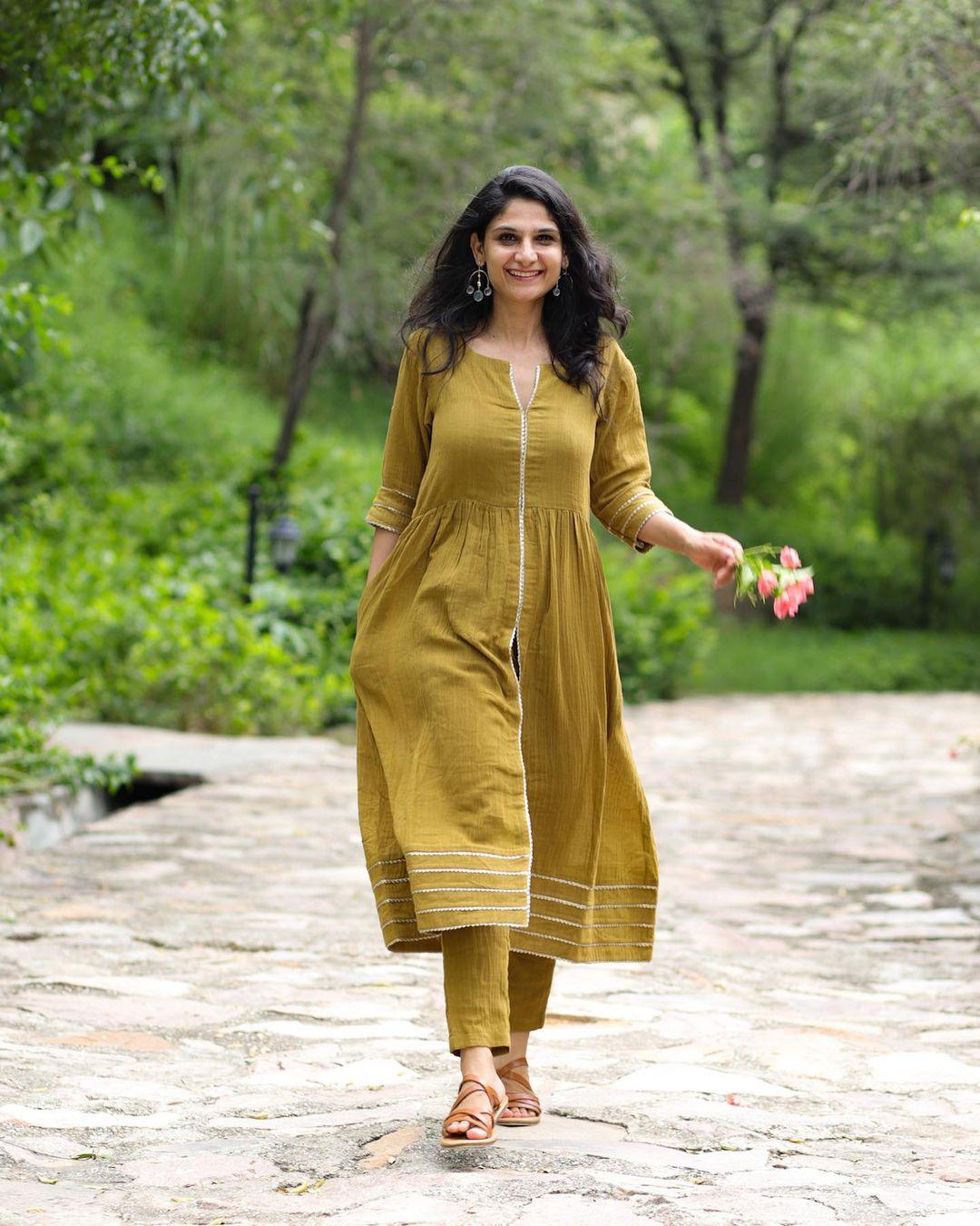 trueBrowns Pure Cotton Gota Slit Kurta Set | Relove | Swadesiicart