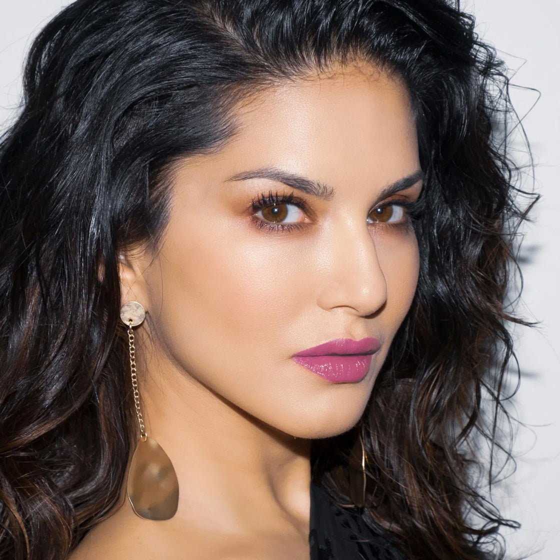 Star Struck By Sunny Leone Intense Matte Lip Color - Kiss Me Pink | Swadesiicart