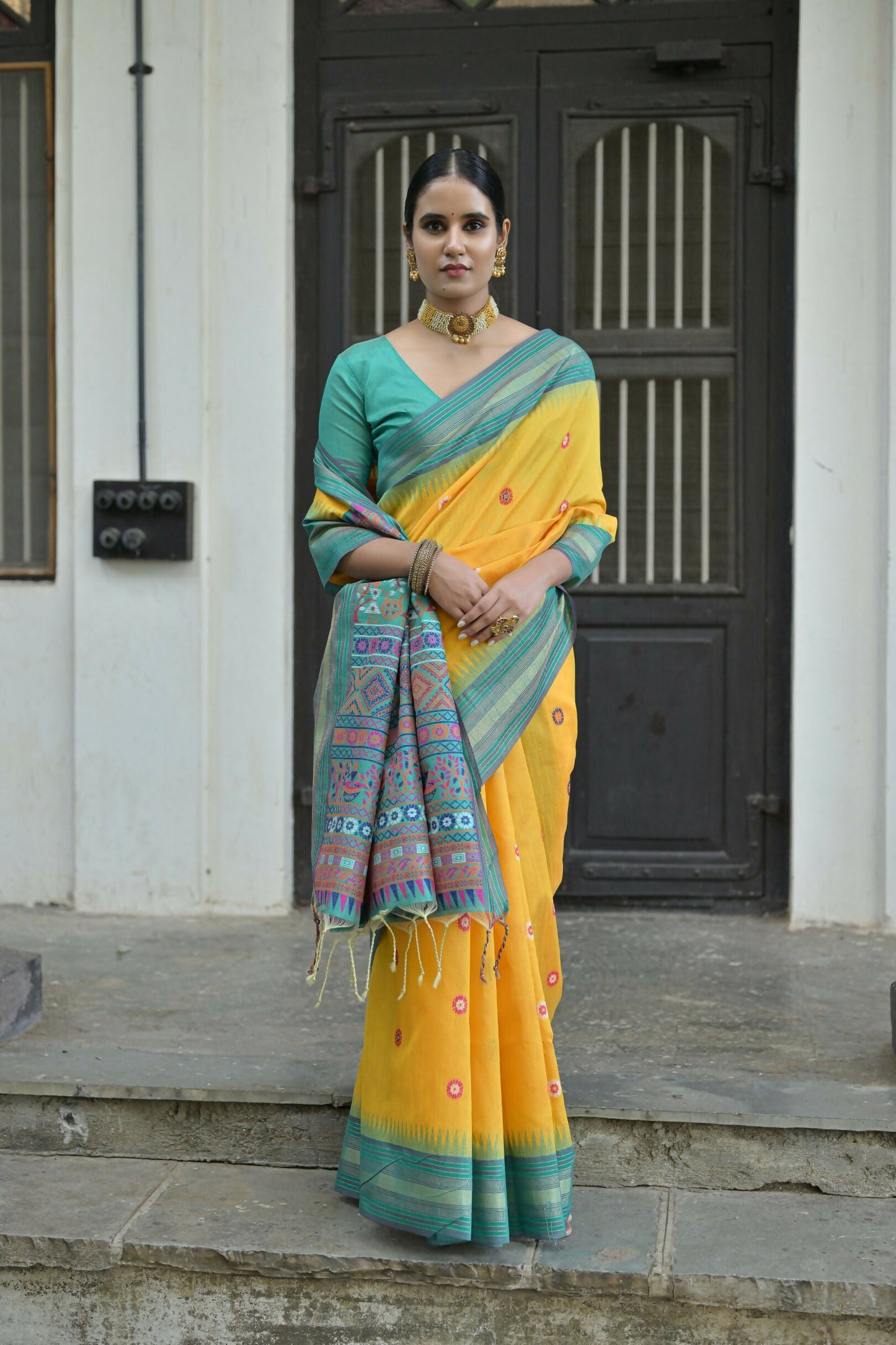 Vishnu Weaves Women's Yellow Handloom Raw Silk Saree with Blouse - Swadesiicart