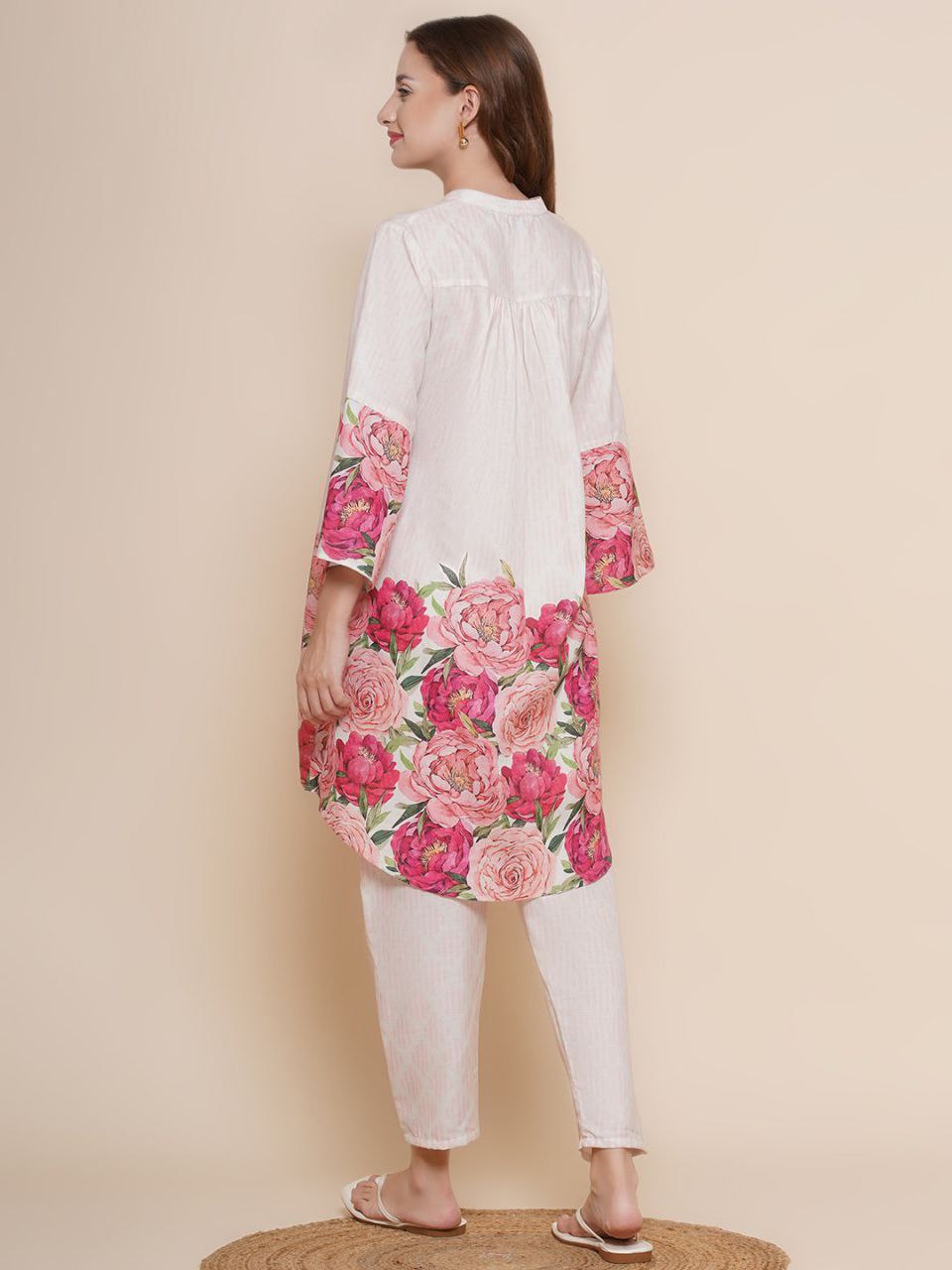 NOZ2TOZ Floral Printed Knee Length V Neck 3/4 Sleeves Co-Ords Set For Women - White - Swadesiicart