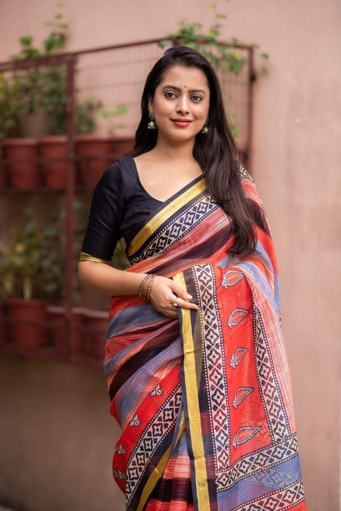 Red Silk Blend Geometric Saree with Unstitched Blouse - Hiral Fashion | Swadesiicart