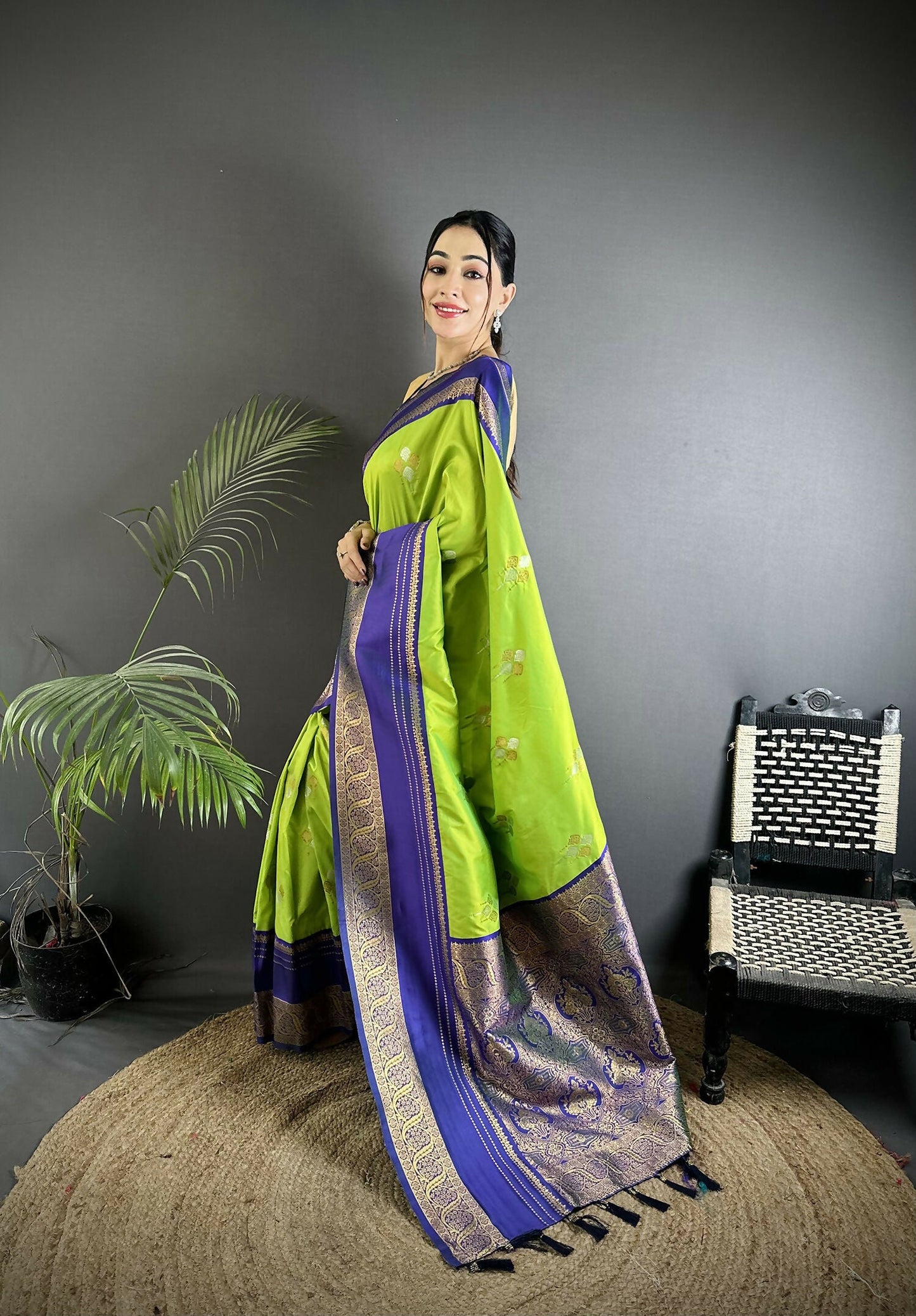 Joban Fashion Light Green Banarasi Soft Silk Woven Saree | Swadesiicart