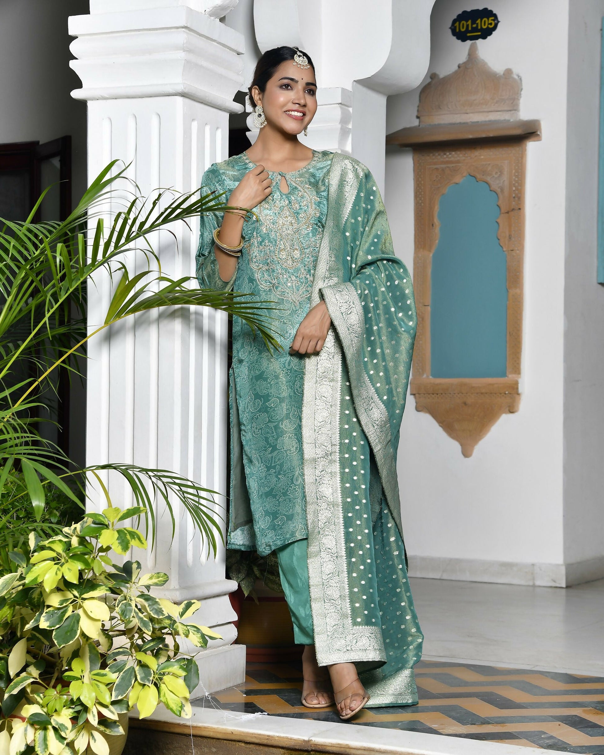 Vaasva Women's Digital Printed Tissue Suit Set With Solid Pant & Brocade Dupatta | Swadesiicart