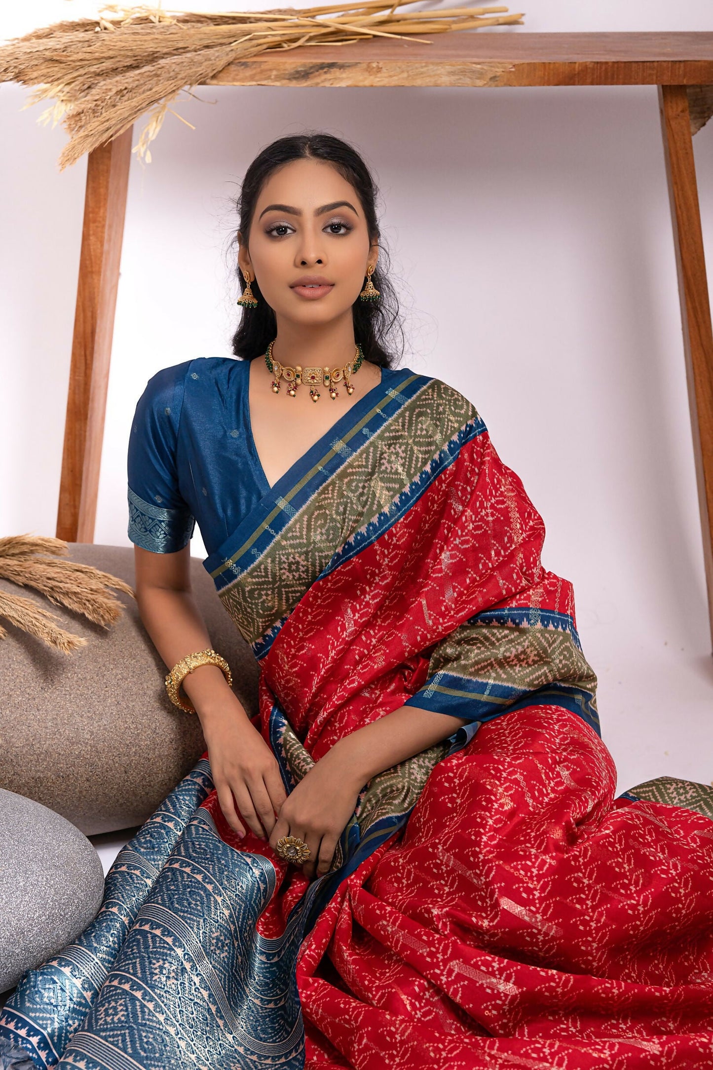 Vishnu Weaves Women's Red Soft Tussar Silk Zari Woven Saree with Blouse - Swadesiicart