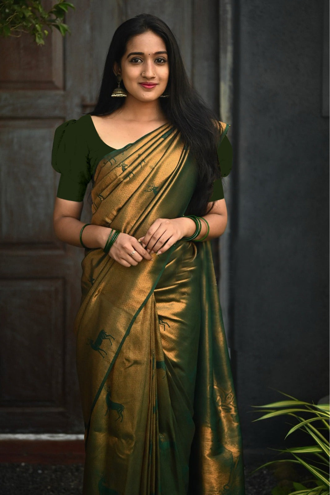 Vamika Weaving Banarasi Jacquard Green Kanjivaram Saree | Swadesiicart