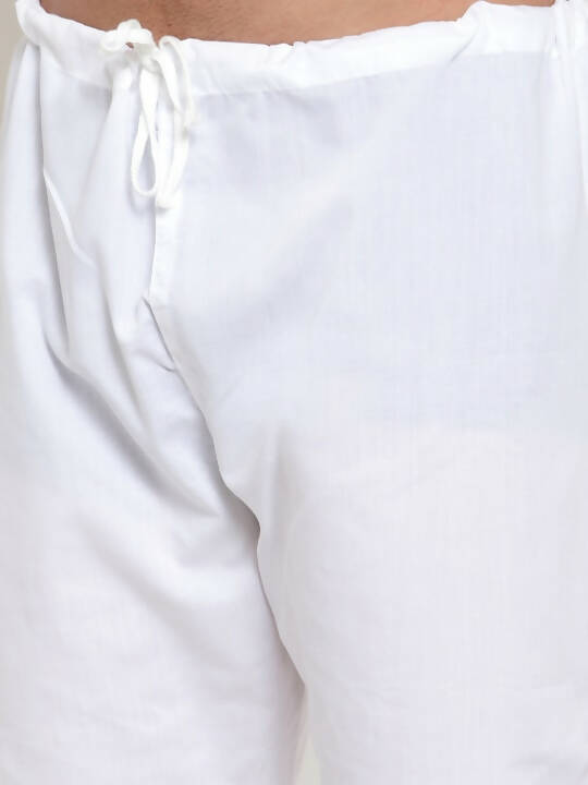 Jompers Men White Solid Pyjamas | Swadesiicart
