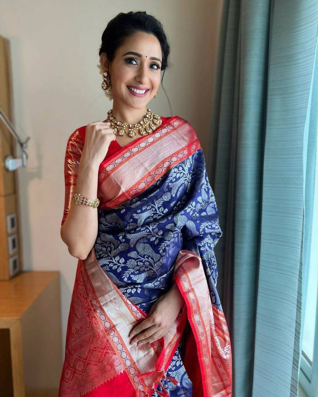 DEIANA'S Beautiful Designer Golden zari Soft Lichi Silk Saree - Blue - Swadesiicart
