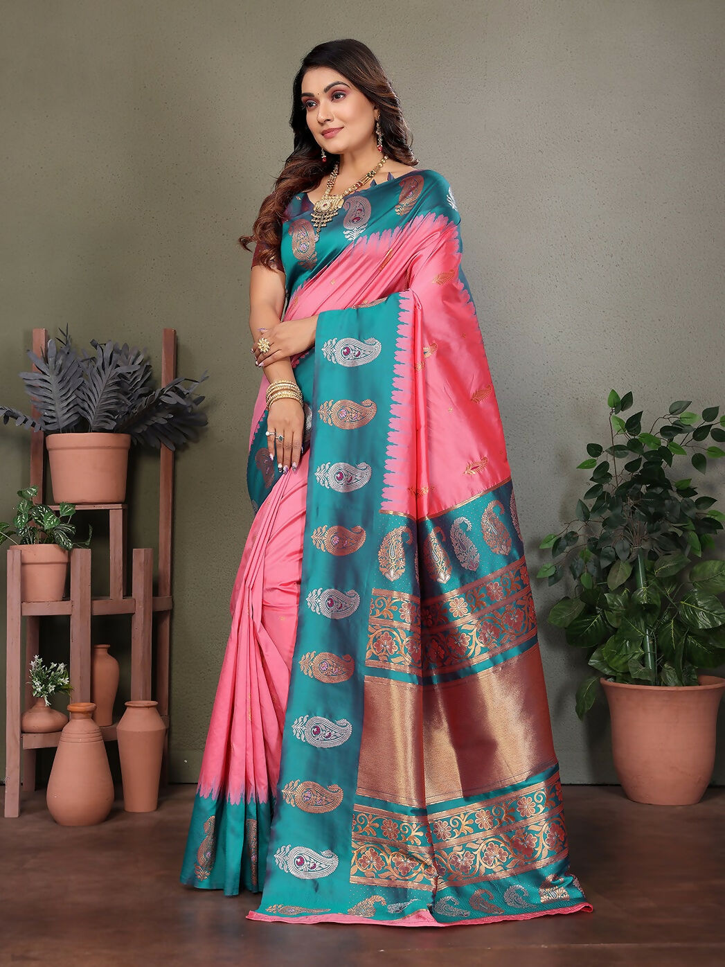 Joban Fashion Banarasi Baby Pink Butti Soft Silk Saree | Swadesiicart