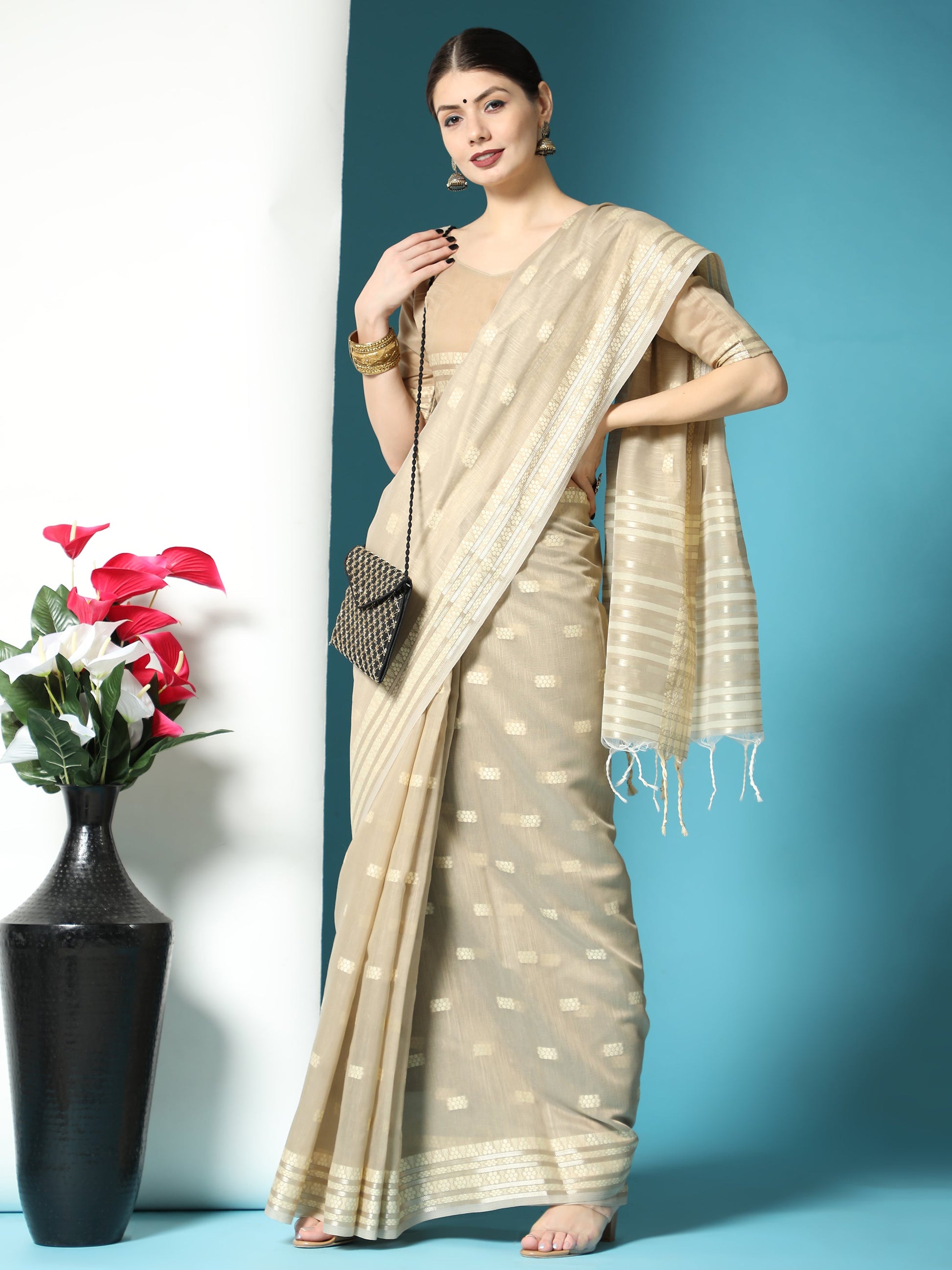 Vishnu Weaves Women's Beige Lucknowi Cotton Chikankari Woven Saree with Blouse - Swadesiicart