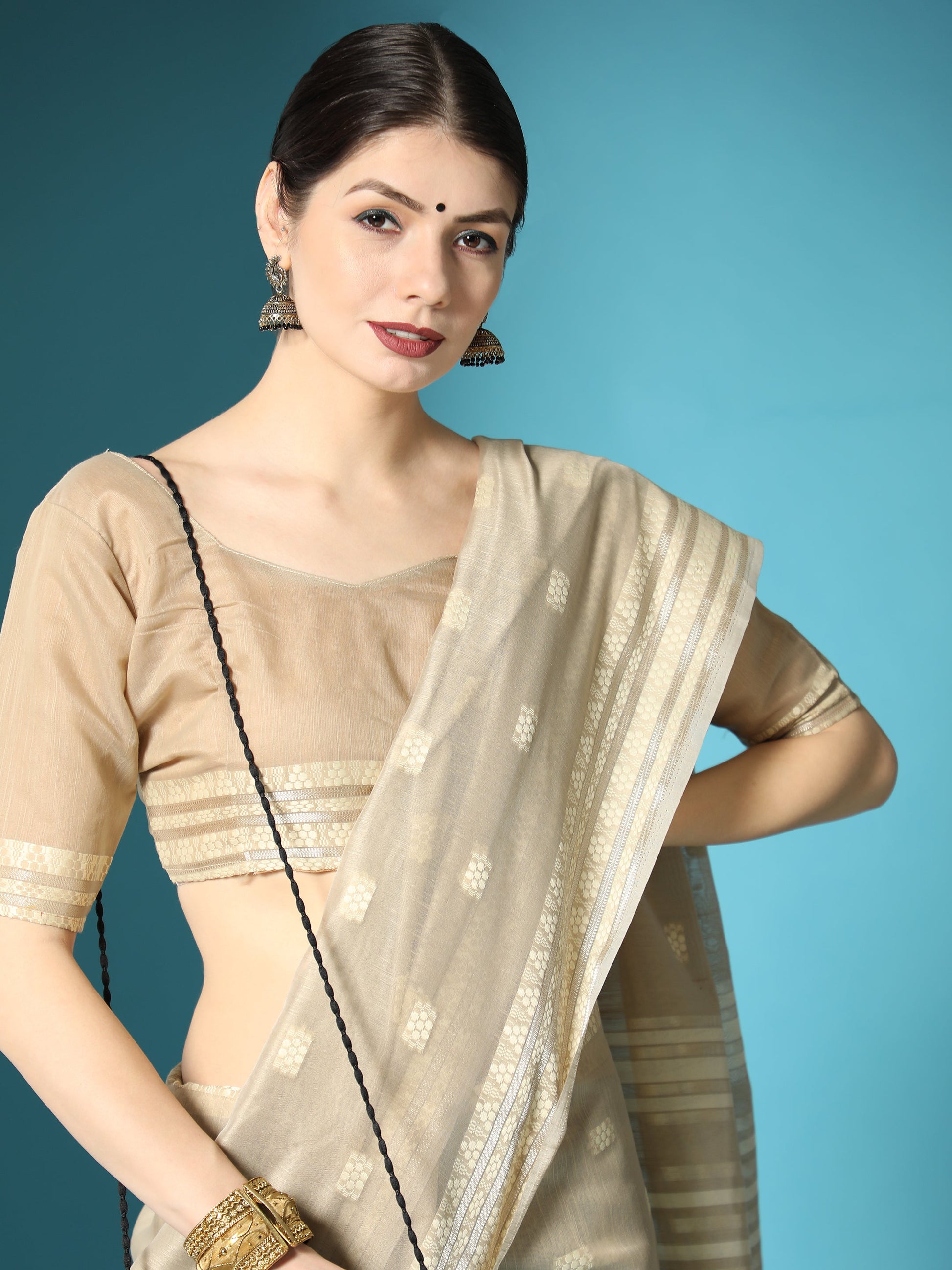 Vishnu Weaves Women's Beige Lucknowi Cotton Chikankari Woven Saree with Blouse - Swadesiicart