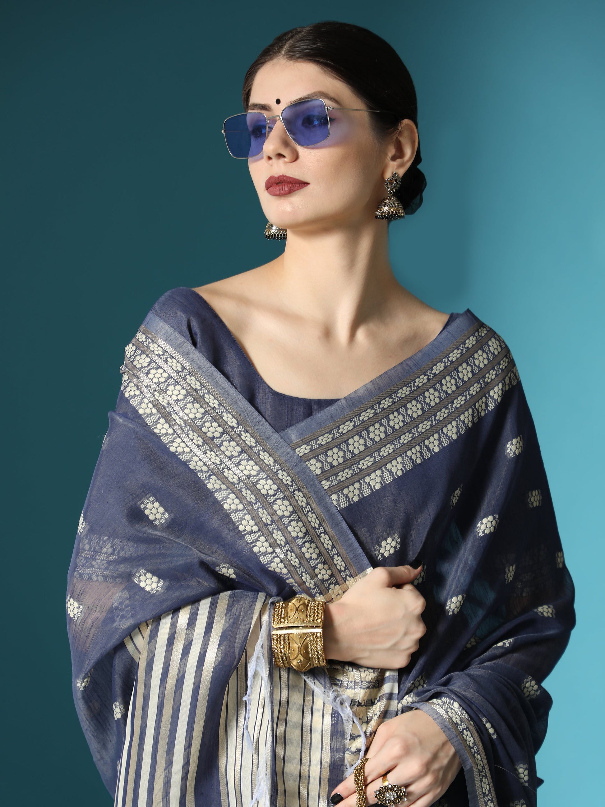 Vishnu Weaves Women's Navy Blue Lucknowi Cotton Chikankari Woven Saree with Blouse - Swadesiicart