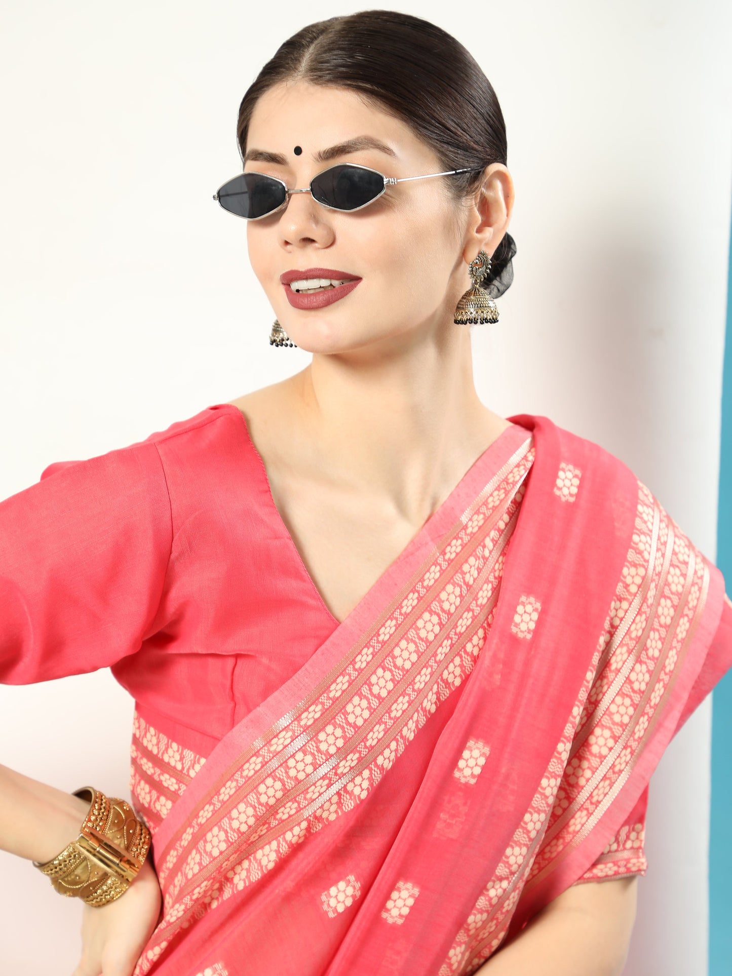 Vishnu Weaves Women's Red Lucknowi Cotton Chikankari Woven Saree with Blouse - Swadesiicart
