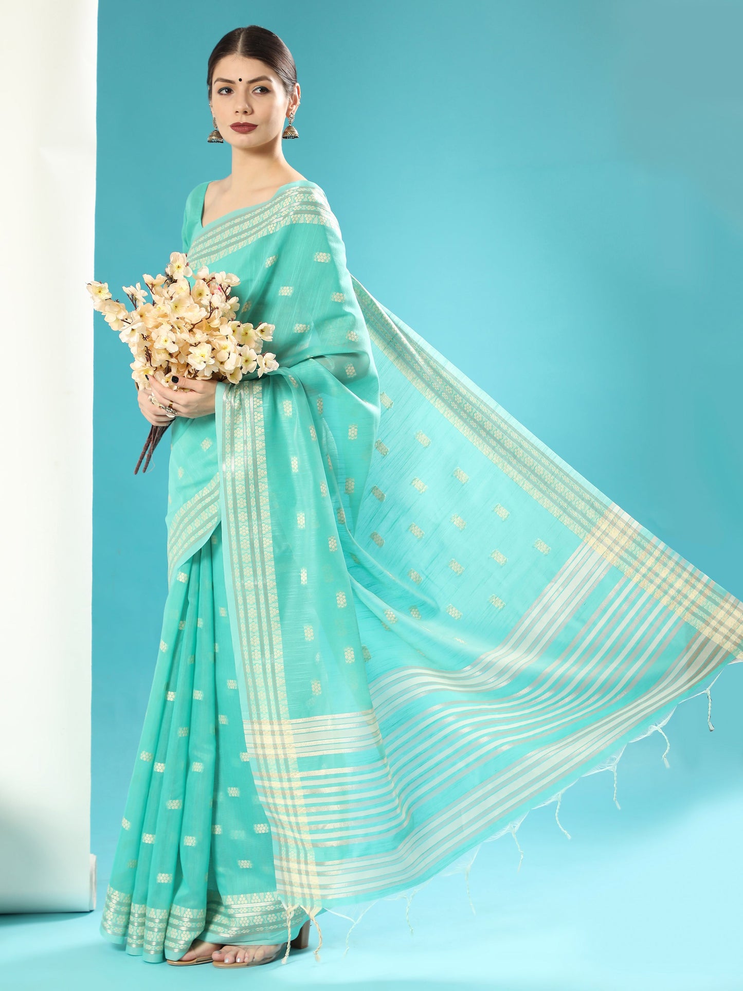 Vishnu Weaves Women's Sea Green Lucknowi Cotton Chikankari Woven Saree with Blouse - Swadesiicart