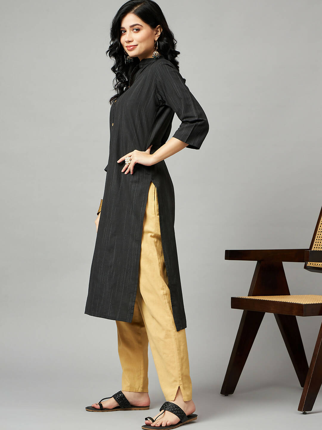 Black Chanderi Silk Texture Straight Kurta - Sabella