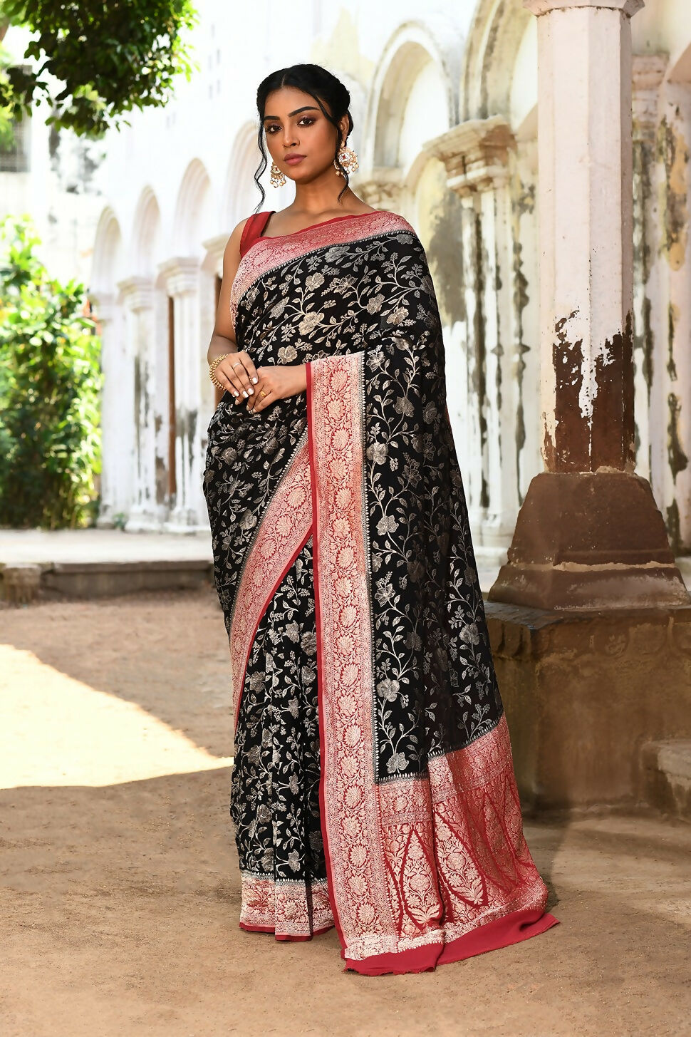 Joban Fashion Black Crepe Chiffon Pure Handloom Banarasi Silk Saree | Swadesiicart