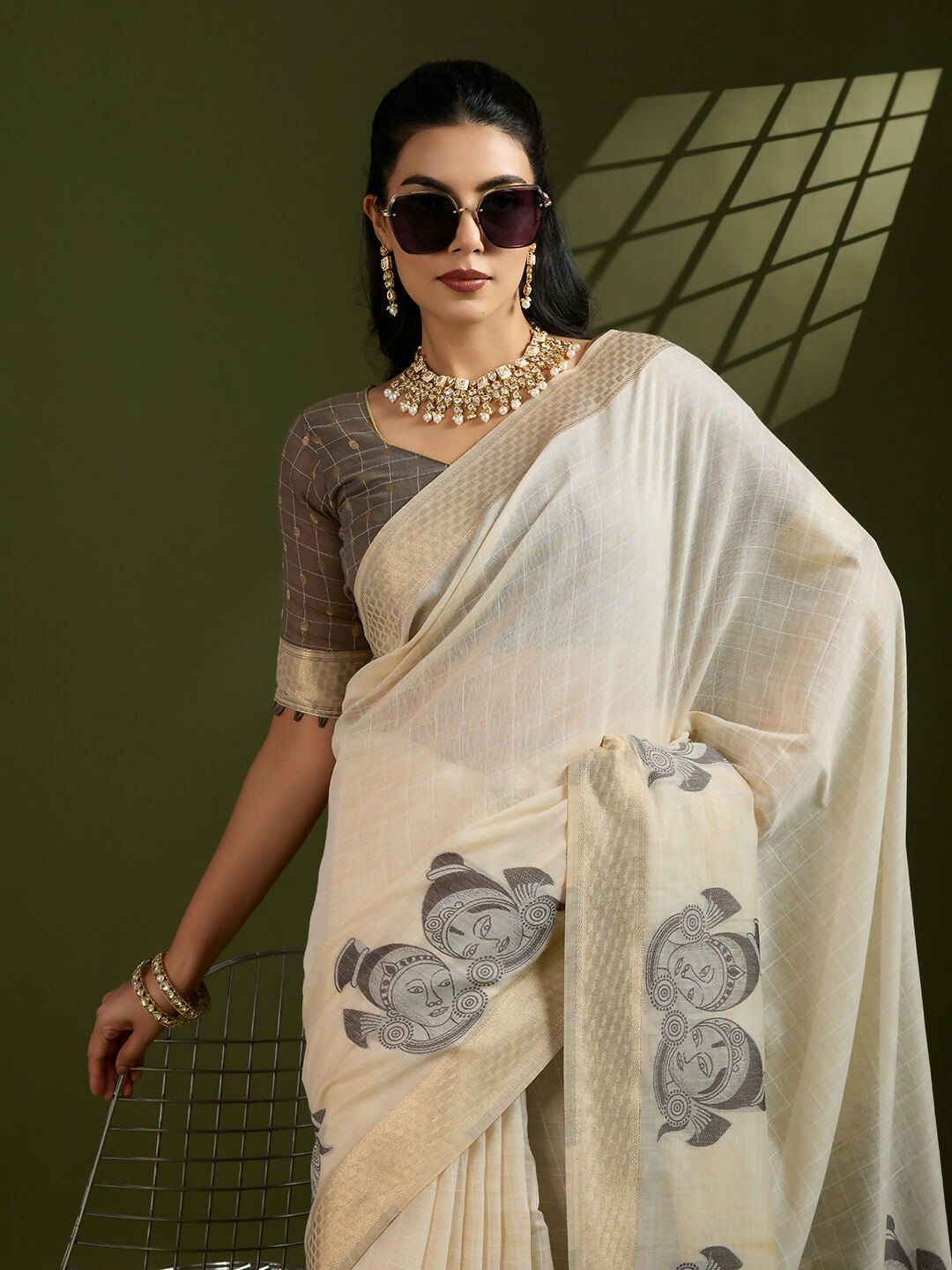 Vishnu Weaves Women's Black Muga Cotton Thread Woven Saree with Blouse - Swadesiicart