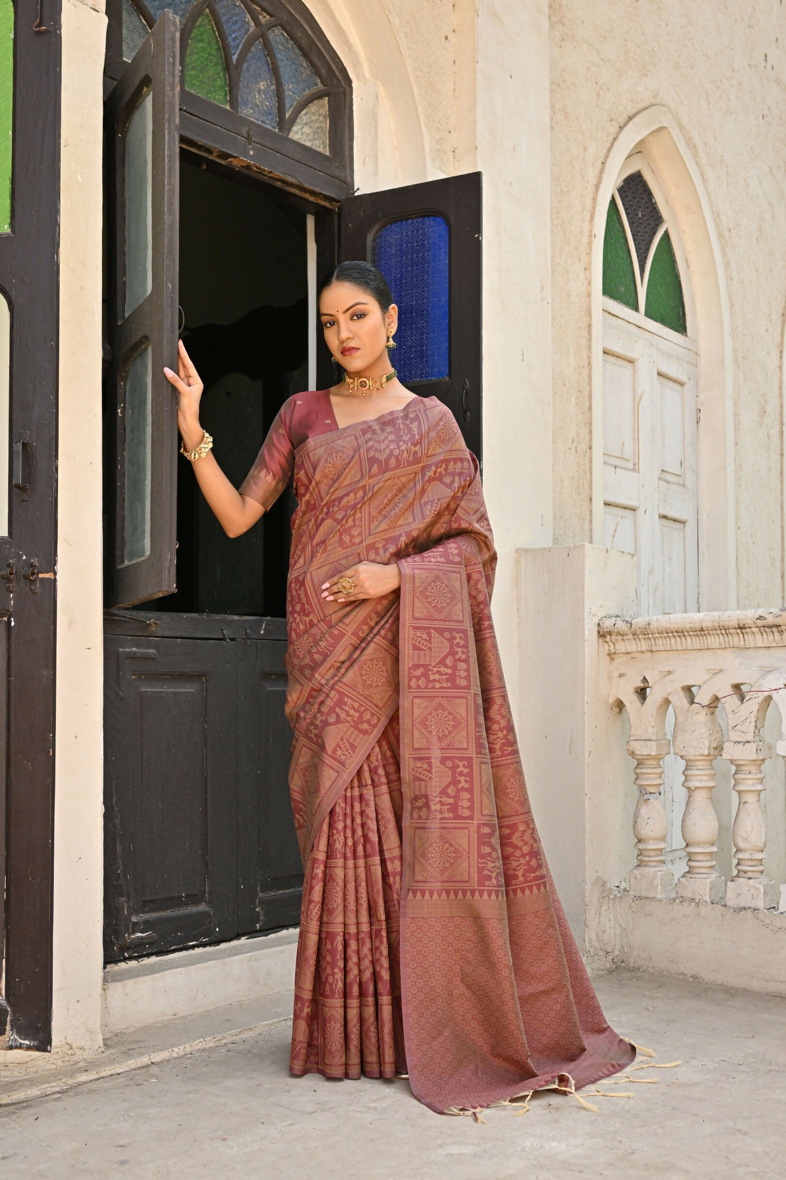 Vishnu Weaves Women's Coffee Handloom Raw Silk Saree with Blouse - Swadesiicart