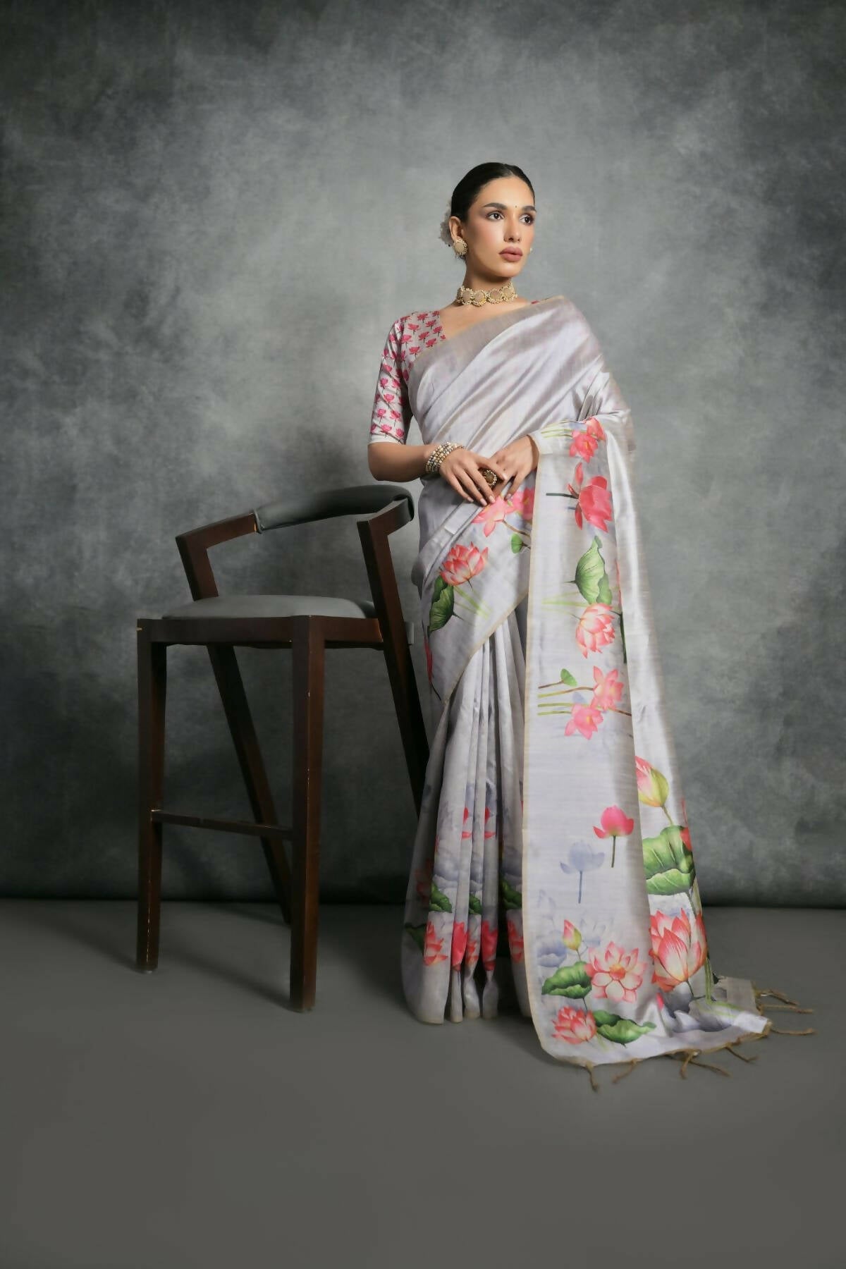 Vishnu Weaves Women's Grey Soft Tussar Silk Printed Saree with Blouse - Swadesiicart