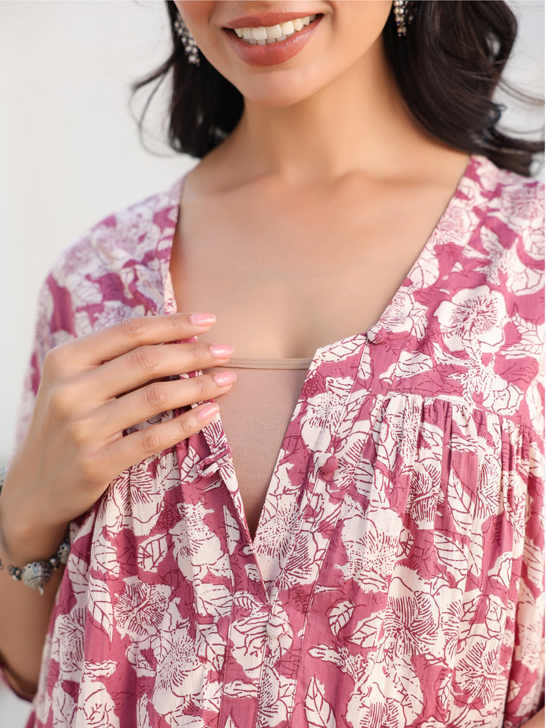 Janasya Light Cotton Floral Gathered Kurta | Swadesiicart