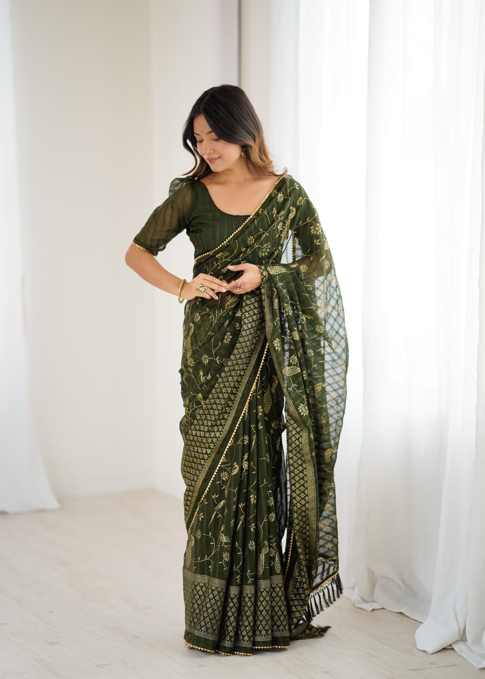 Lorenvalley Fashion Mehndi Solo Georgette Superb Finishing Foils Print & Fancy Zalar Lace in Border Saree with Blouse - Swadesiicart