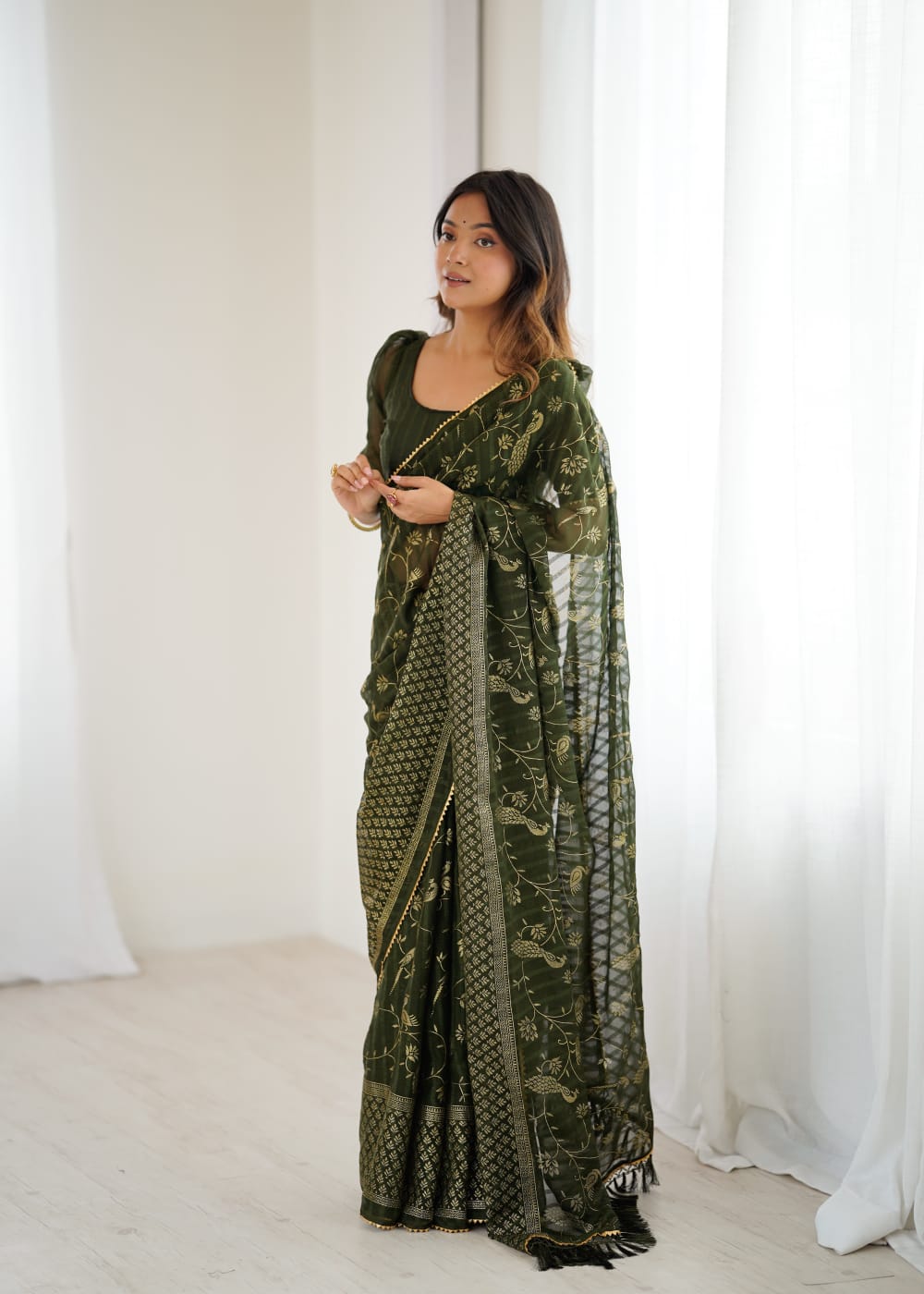 Lorenvalley Fashion Mehndi Solo Georgette Superb Finishing Foils Print & Fancy Zalar Lace in Border Saree with Blouse - Swadesiicart