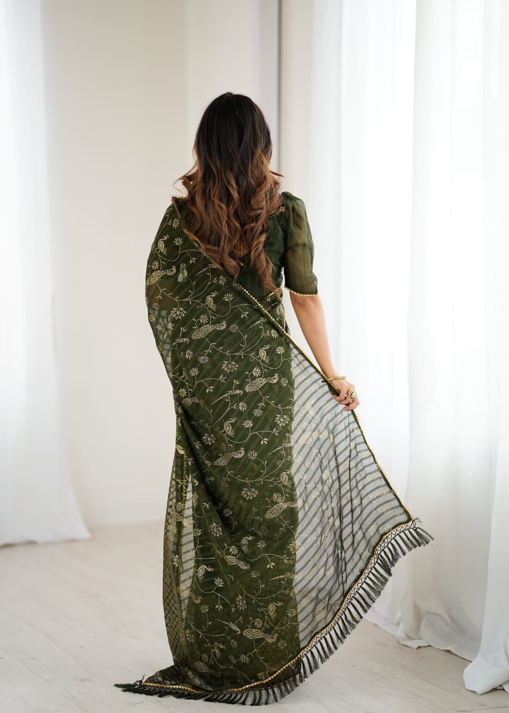 Lorenvalley Fashion Mehndi Solo Georgette Superb Finishing Foils Print & Fancy Zalar Lace in Border Saree with Blouse - Swadesiicart