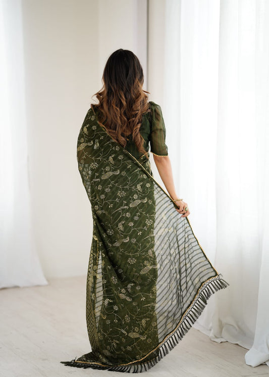 Lorenvalley Fashion Mehndi Solo Georgette Superb Finishing Foils Print & Fancy Zalar Lace in Border Saree with Blouse - Swadesiicart