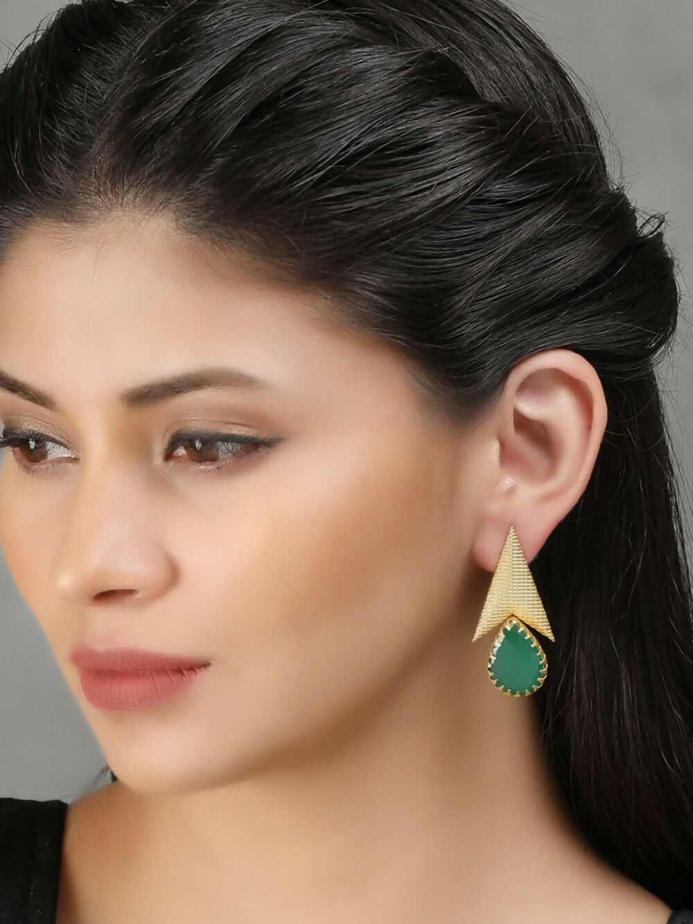 Joban Fashion Women Green Stone Matte Gold Earrings | Swadesiicart