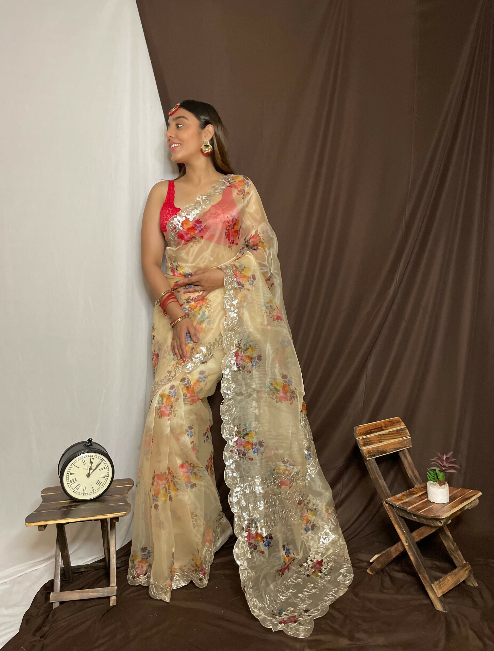 Vamsee Yashodha White Organza Saree - Swadesiicart