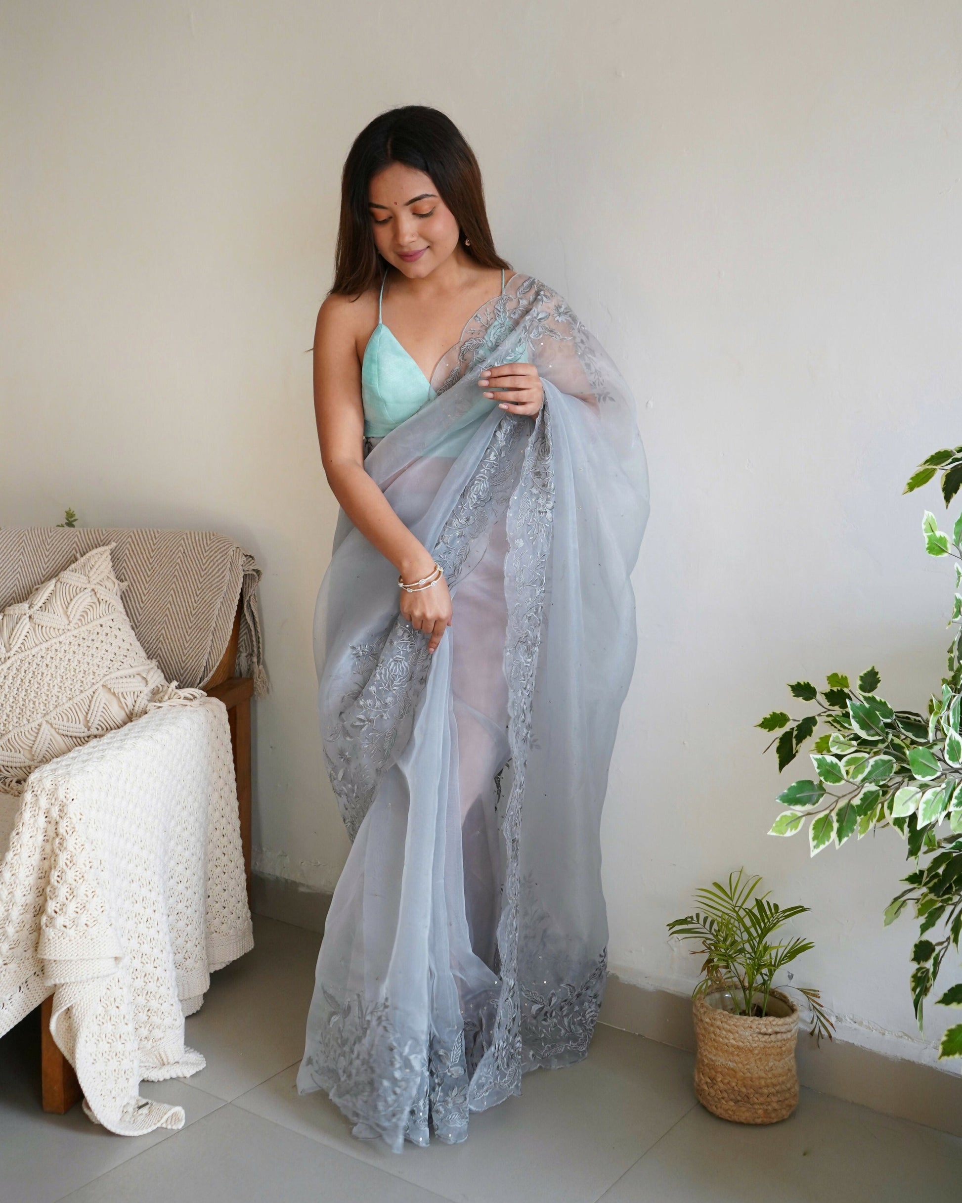 Vamsee Anushka Grey Organza Saree - Swadesiicart