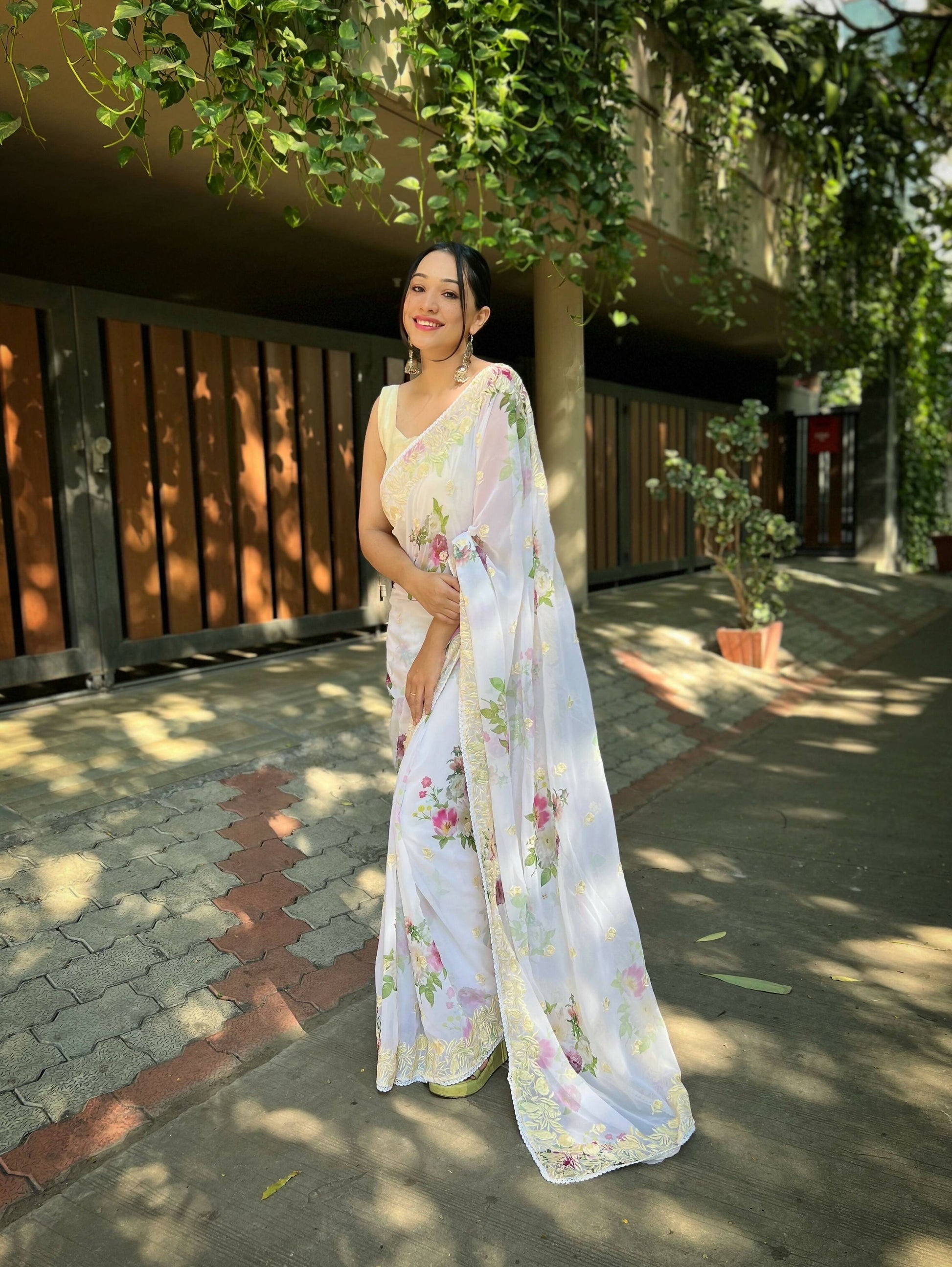 Vamsee Subh Laxmi White Georgette Saree - Swadesiicart