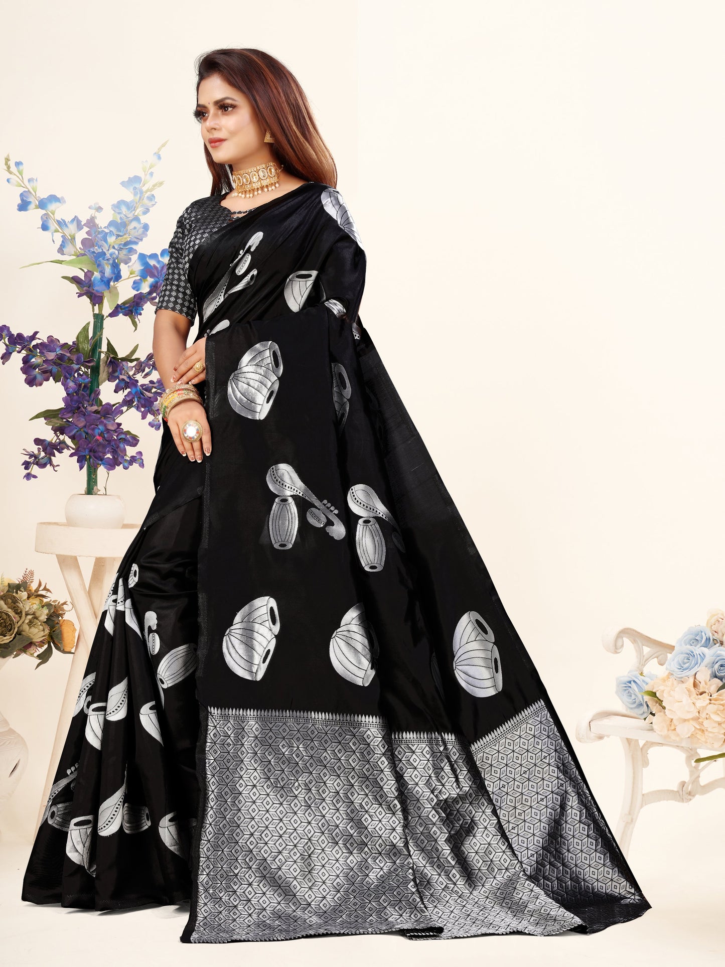 Vedant Vastram Litchi Silk Designer Banarasi Saree - Black | Swadesiicart