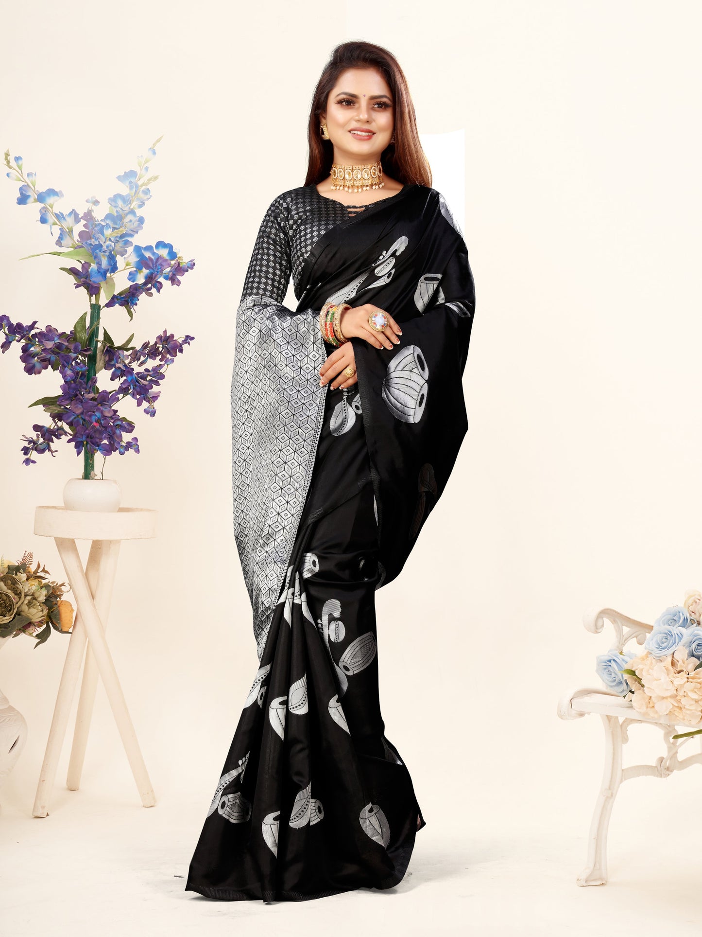 Vedant Vastram Litchi Silk Designer Banarasi Saree - Black | Swadesiicart