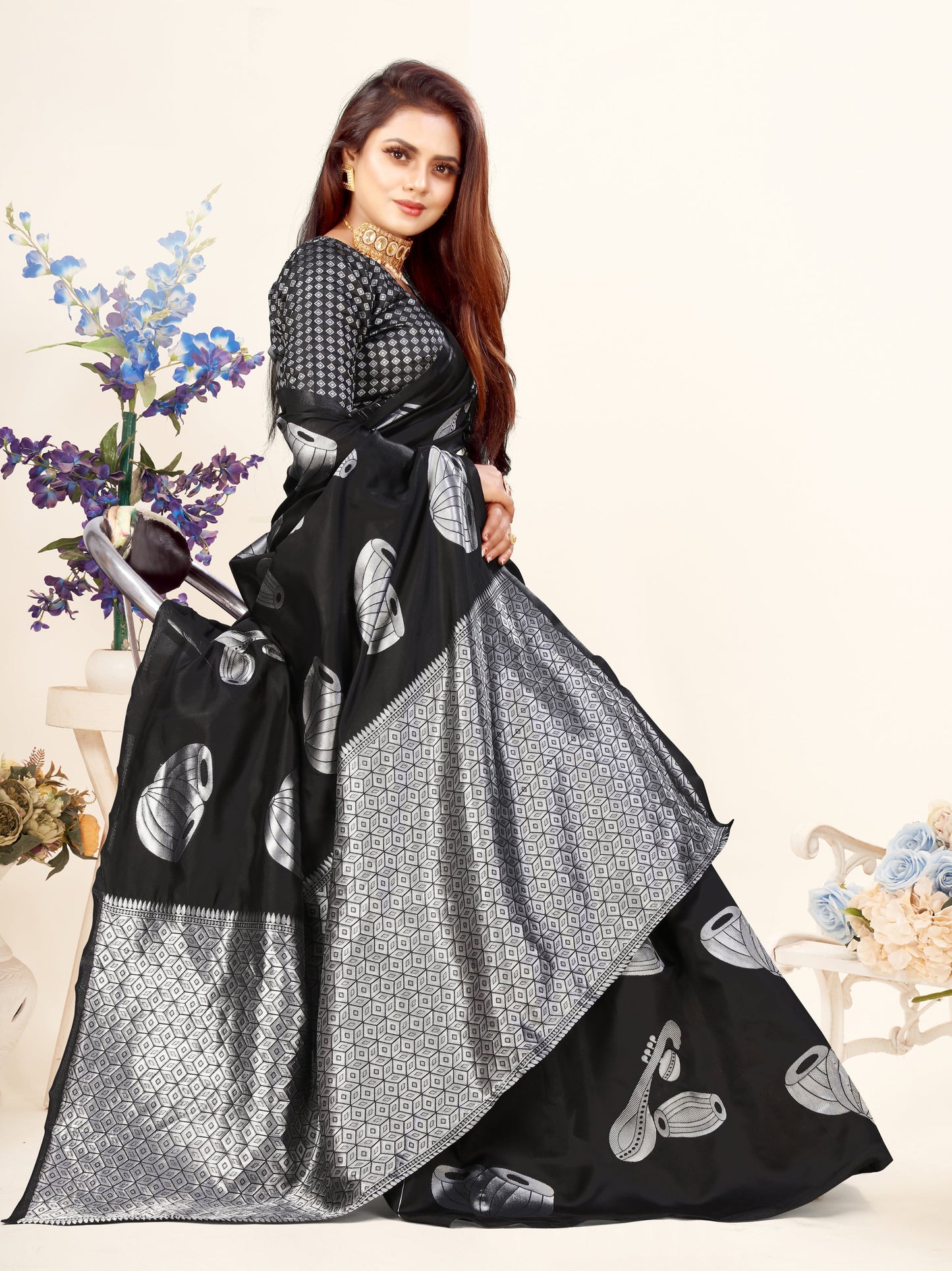 Vedant Vastram Litchi Silk Designer Banarasi Saree - Black | Swadesiicart