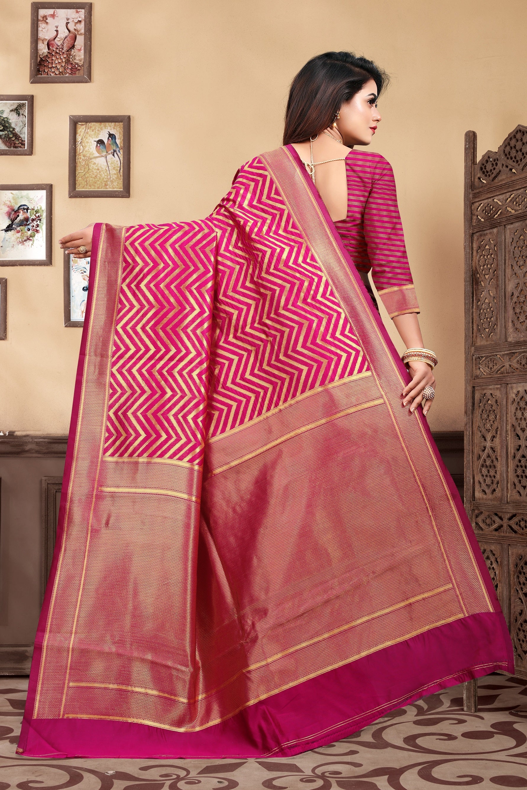Vedant Vastram Litchi Silk Designer Banarasi Saree - Magenta | Swadesiicart