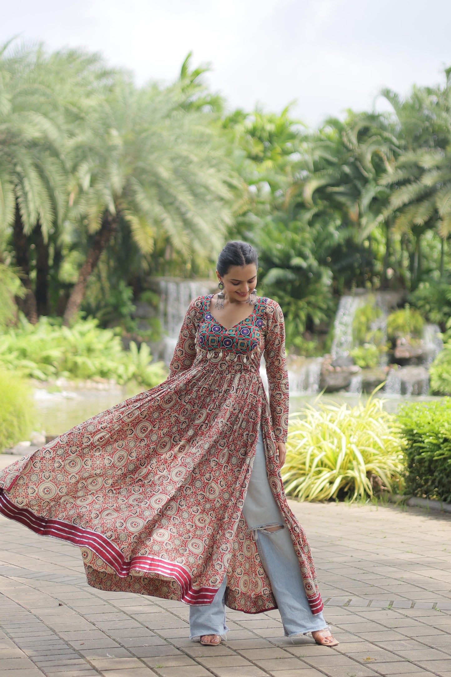 Lorenvalley Maroon Printed Cotton With Kutchi Gamthi Work And Kodi Lace Kurti | Swadesiicart