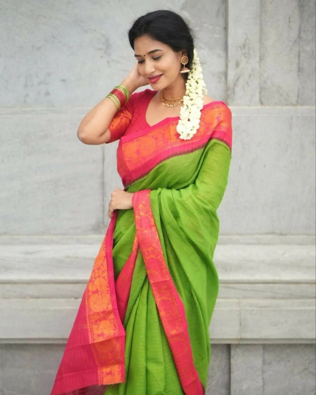 DEIANA'S Beautiful Designer Golden zari Soft Lichi Silk Saree - Parrot - Swadesiicart