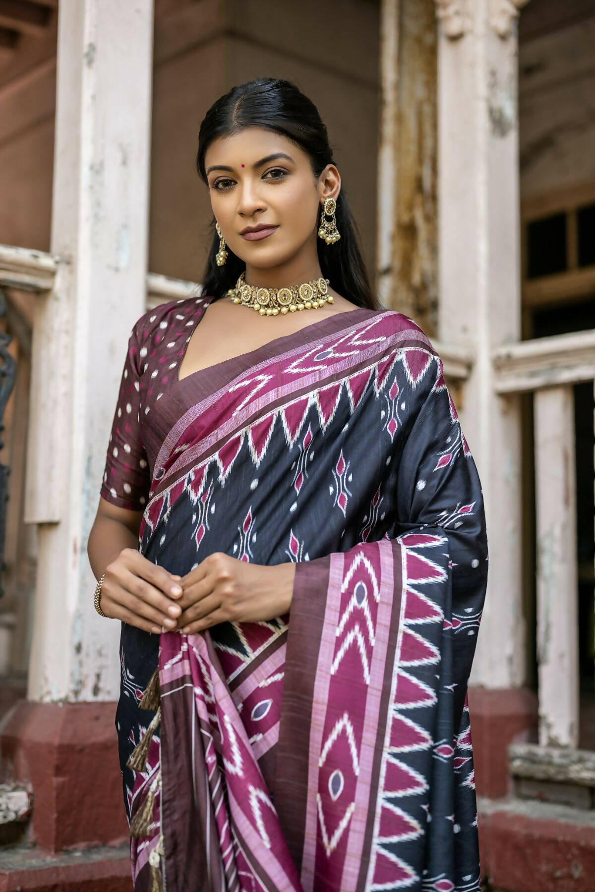 Vishnu Weaves Women's Black Cotton Silk Printed Saree with Blouse - Swadesiicart