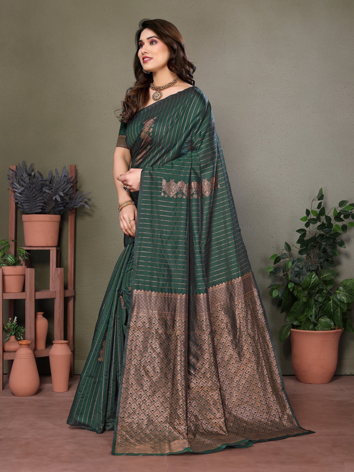 Vedant Vastram Litchi Silk Banarasi Silk Saree - Bottle Green | Swadesiicart