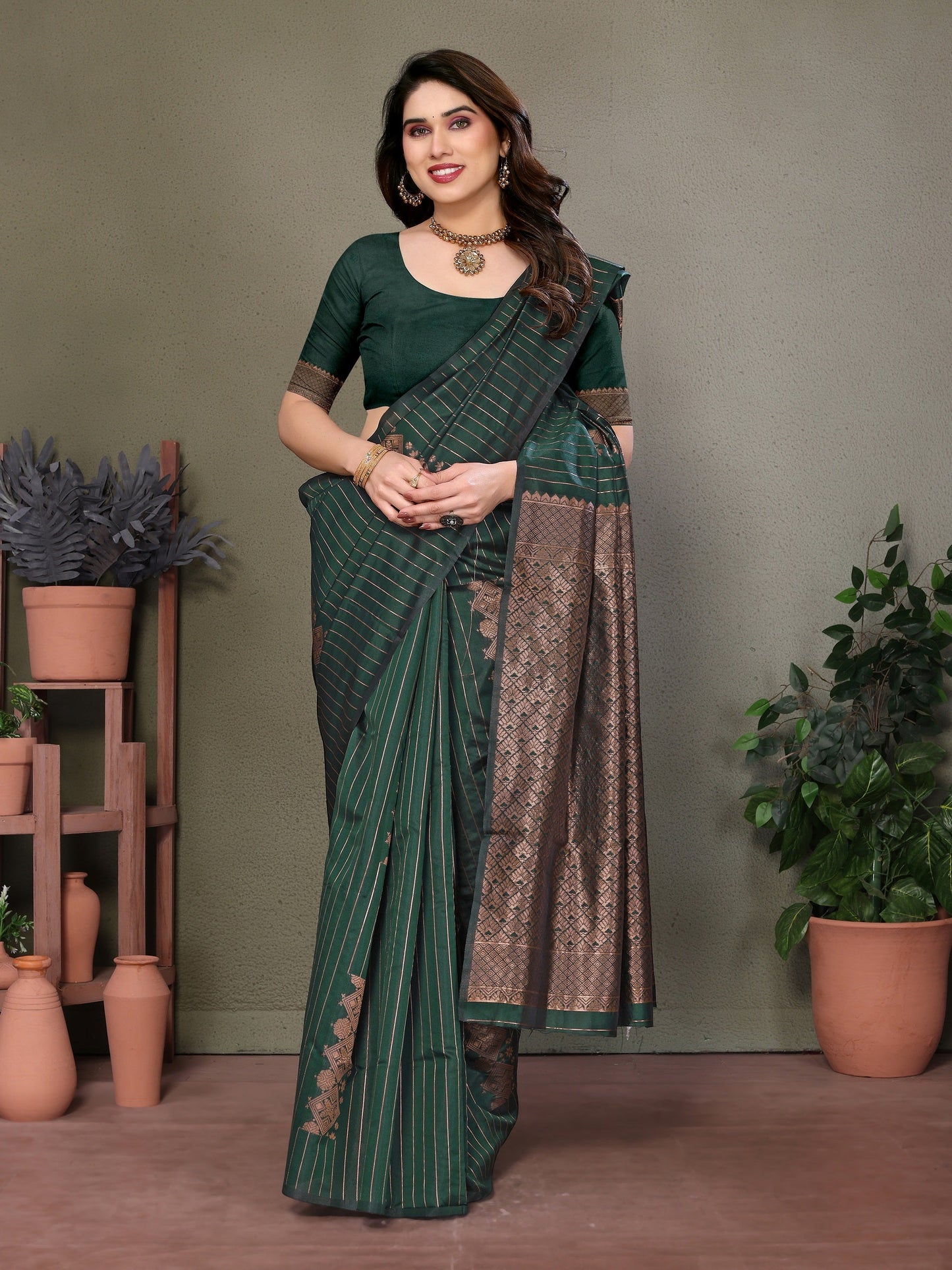 Vedant Vastram Litchi Silk Banarasi Silk Saree - Bottle Green | Swadesiicart