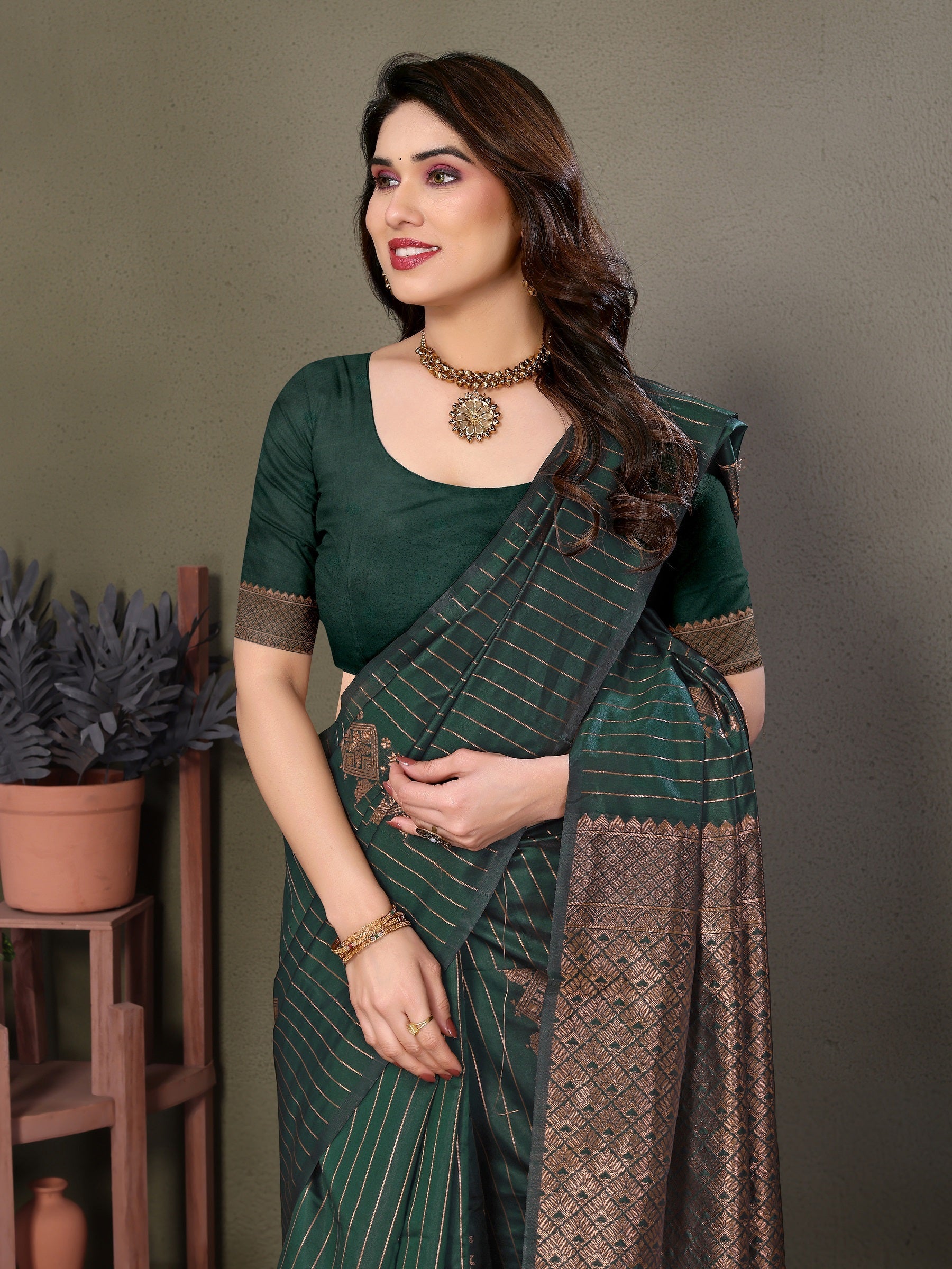 Vedant Vastram Litchi Silk Banarasi Silk Saree - Bottle Green | Swadesiicart