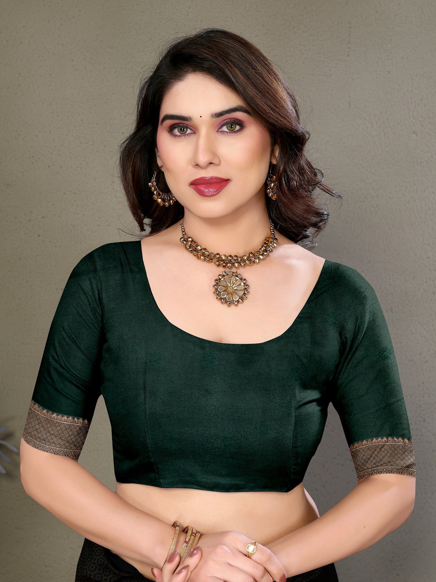 Vedant Vastram Litchi Silk Banarasi Silk Saree - Bottle Green | Swadesiicart
