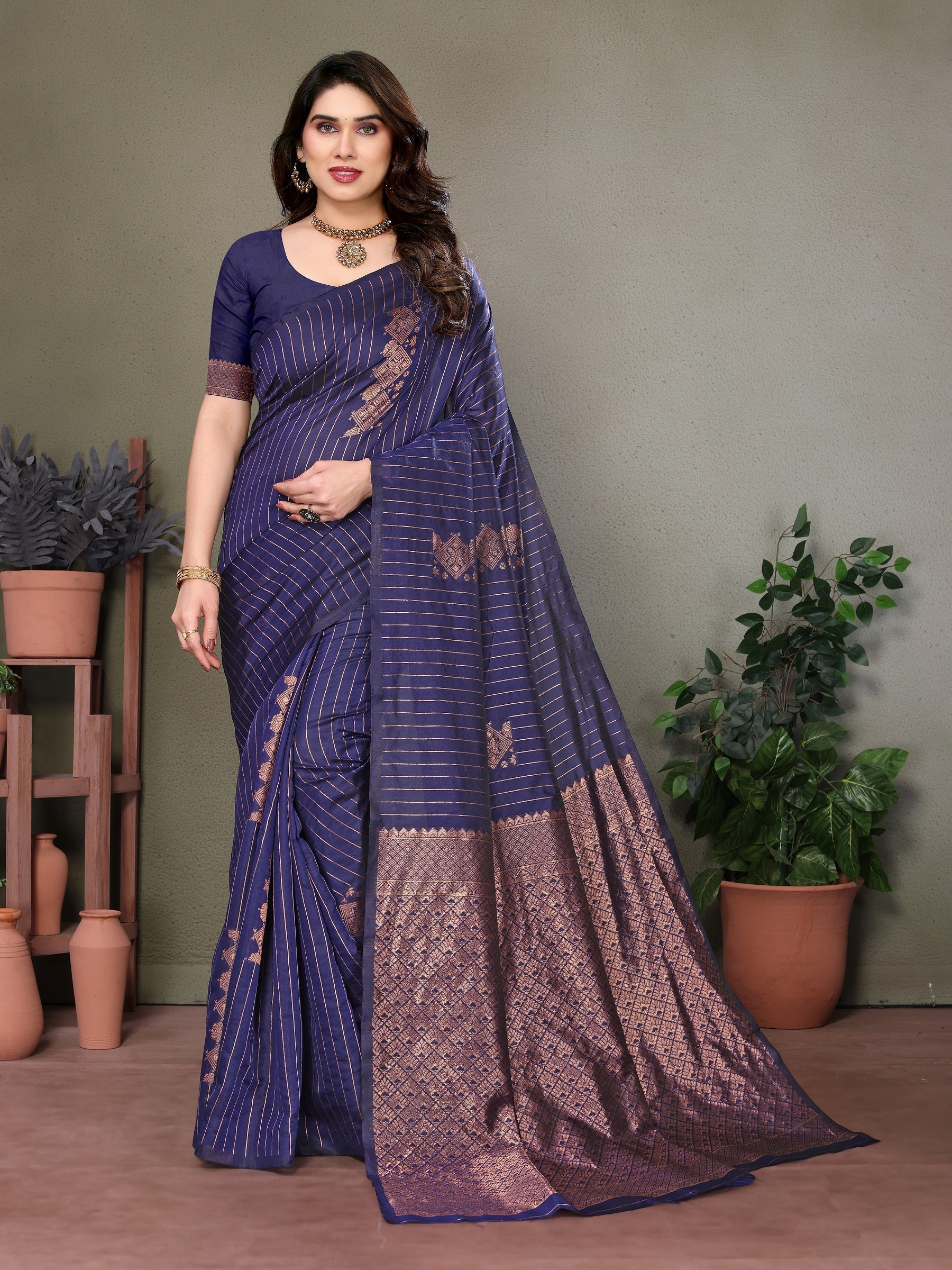Vedant Vastram Litchi Silk Banarasi Silk Saree - Navy | Swadesiicart