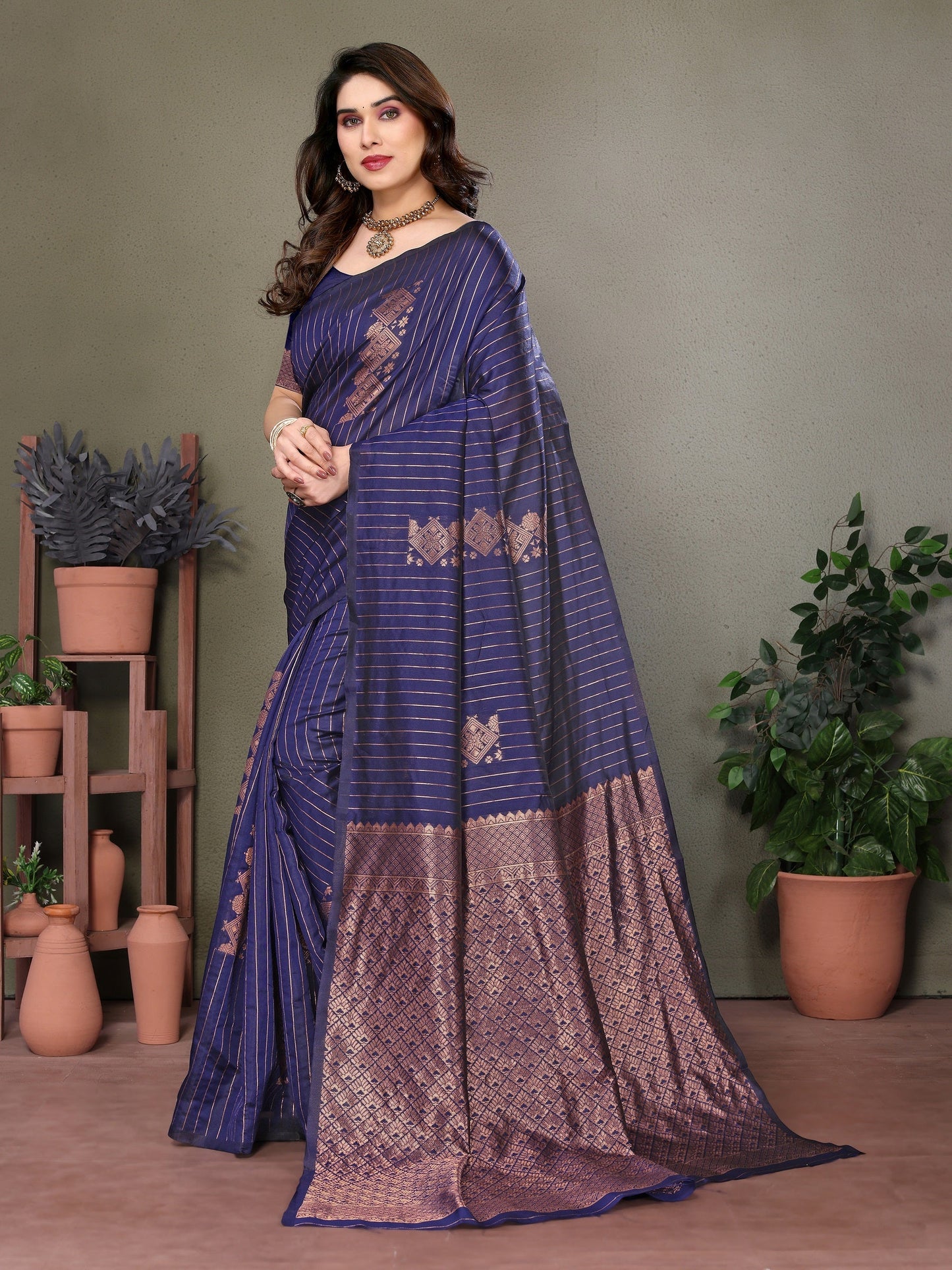 Vedant Vastram Litchi Silk Banarasi Silk Saree - Navy | Swadesiicart