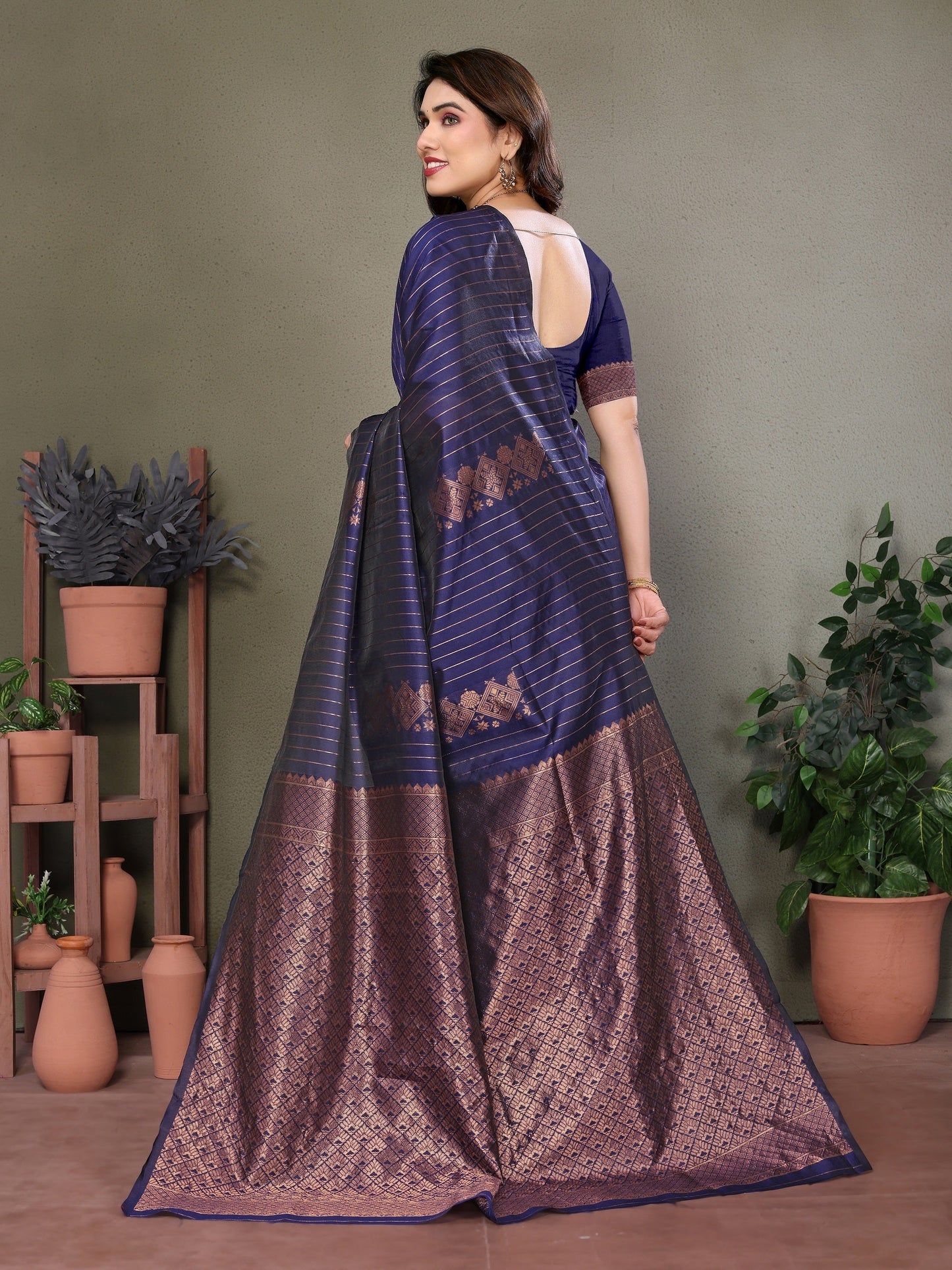 Vedant Vastram Litchi Silk Banarasi Silk Saree - Navy | Swadesiicart