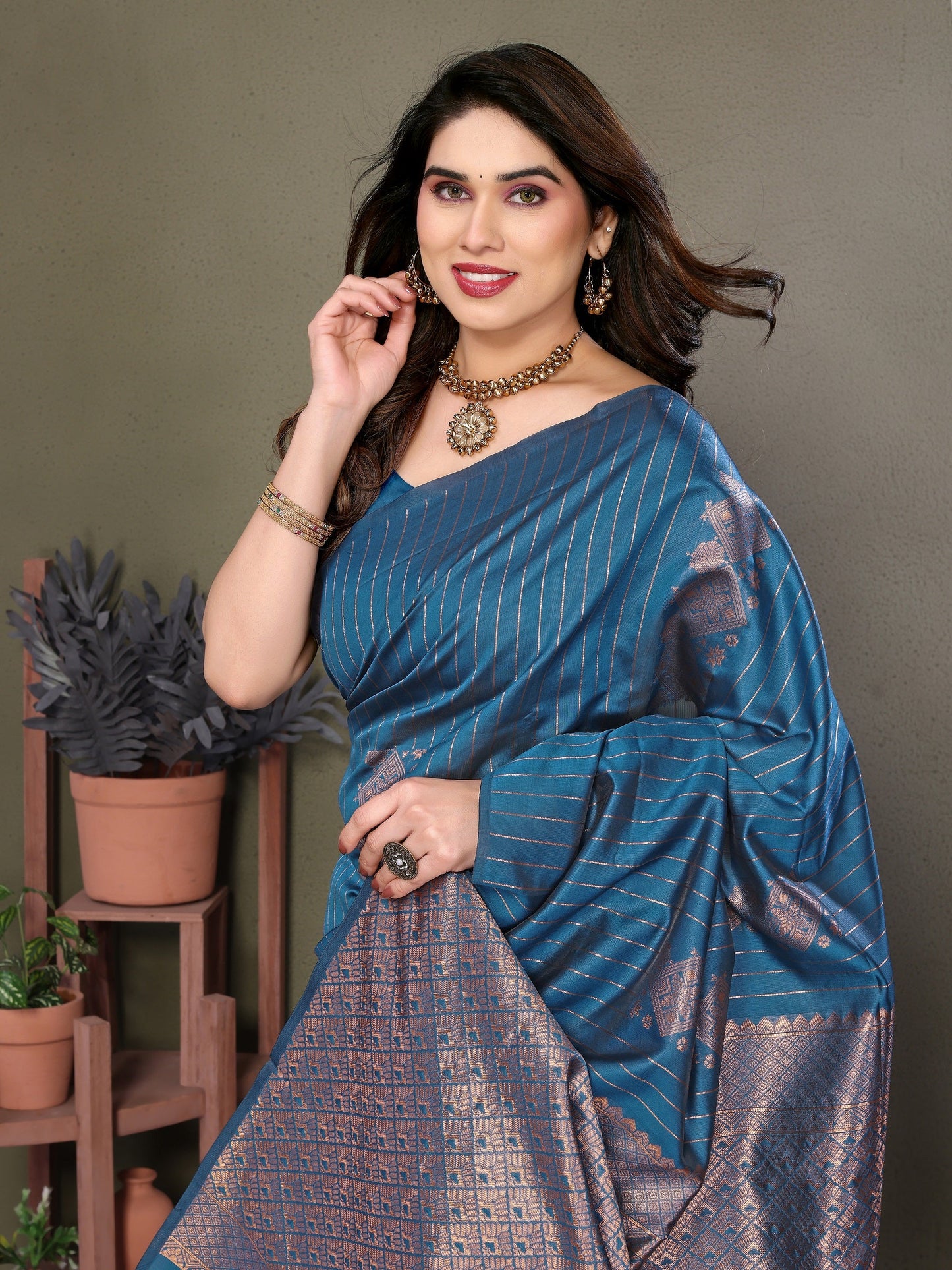 Vedant Vastram Litchi Silk Banarasi Silk Saree - Rama | Swadesiicart