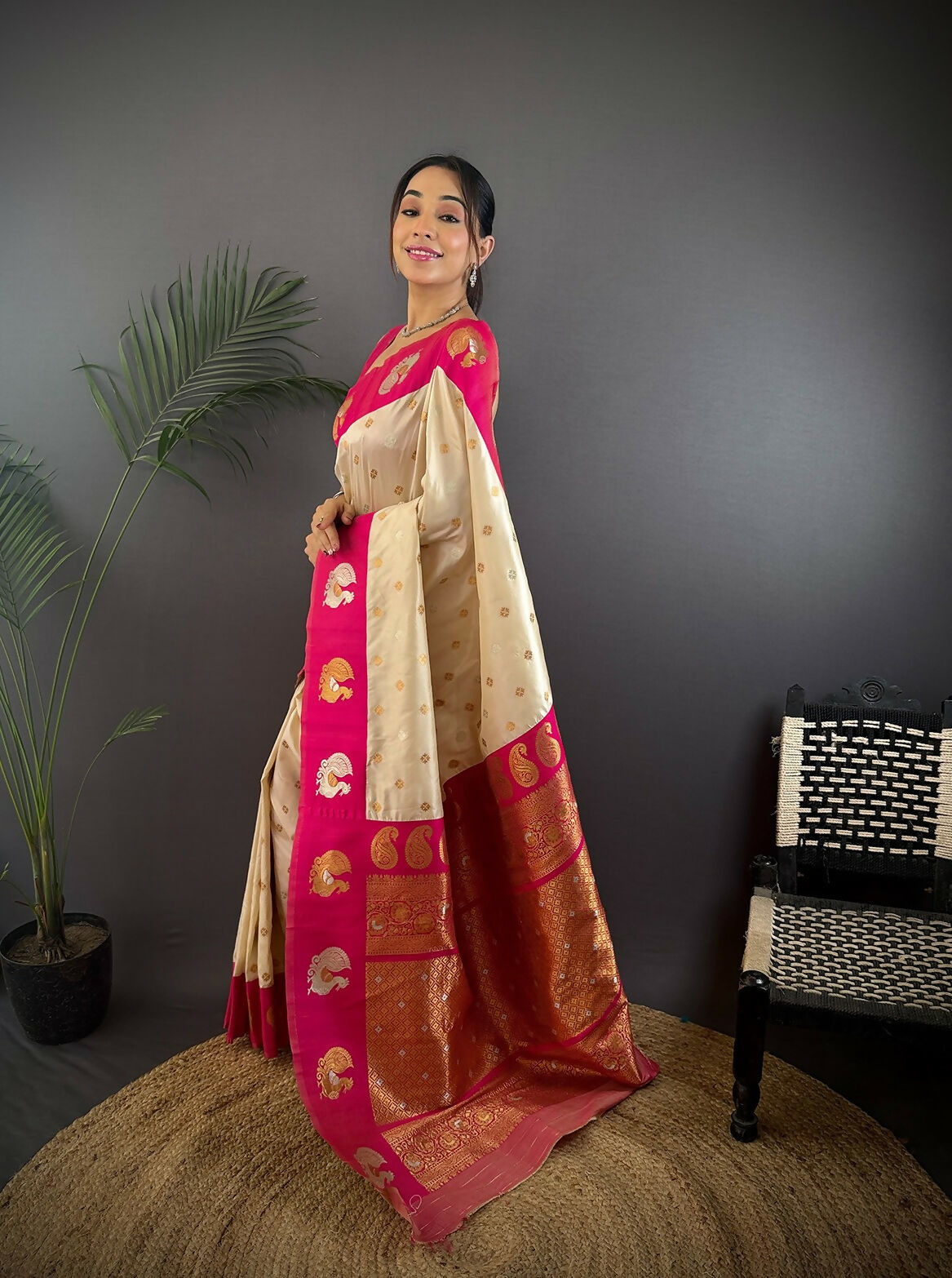 Joban Fashion Pink Butti Banarasi Silk Sarees | Swadesiicart