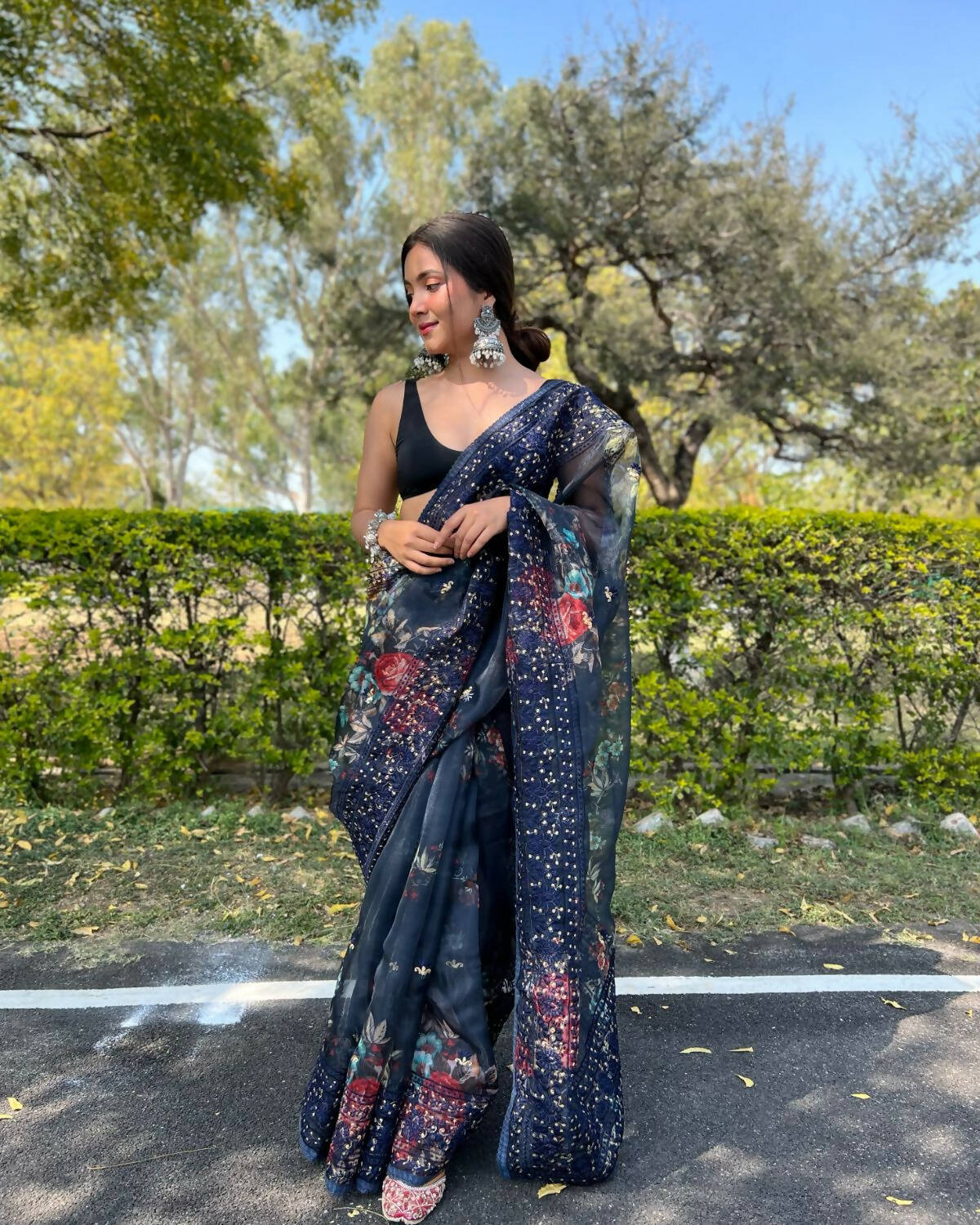 Vamsee Navy Blue Organza Saree - Swadesiicart