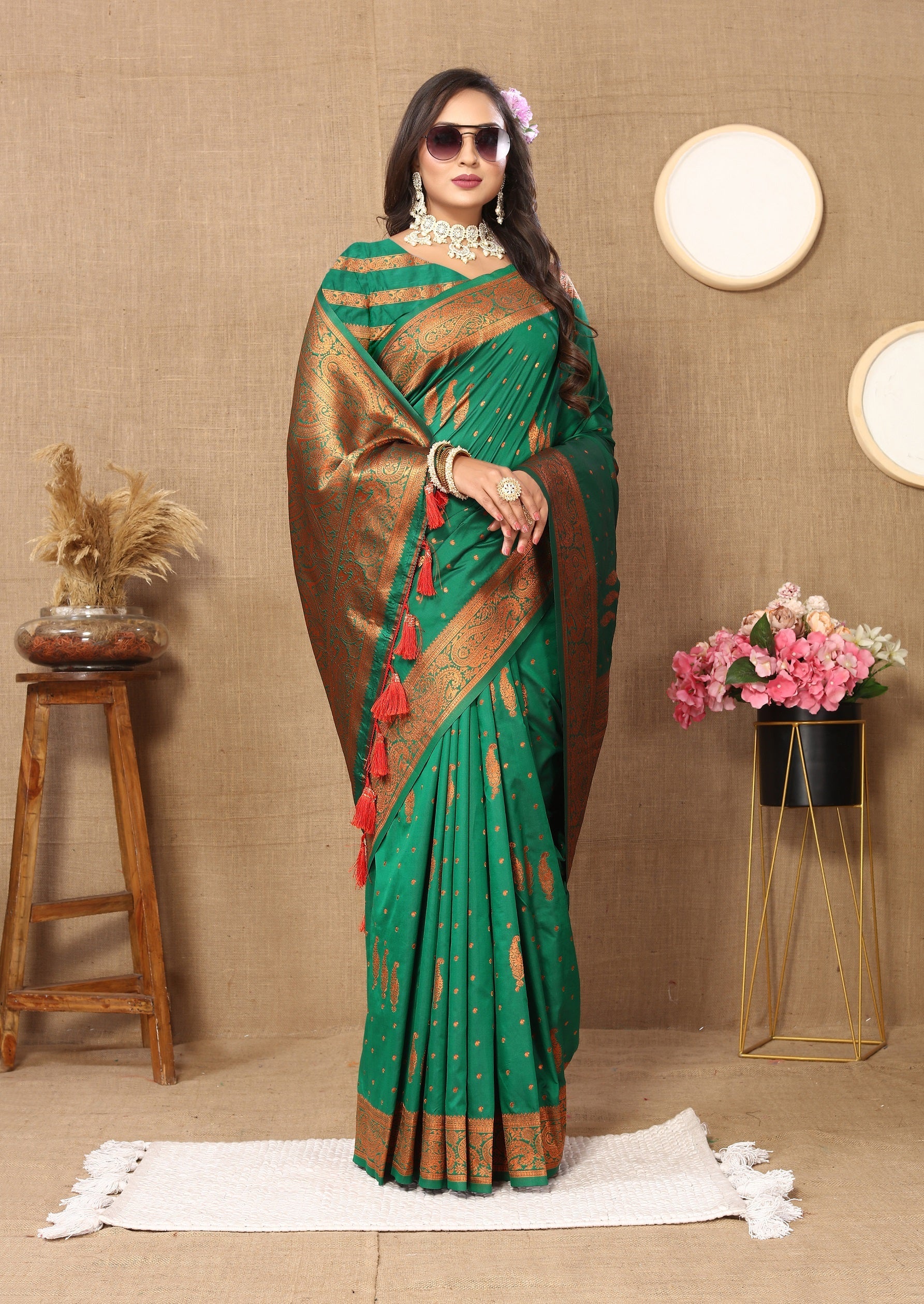 Vedant Vastram Green Color Banarasi Silk Saree - Green | Swadesiicart